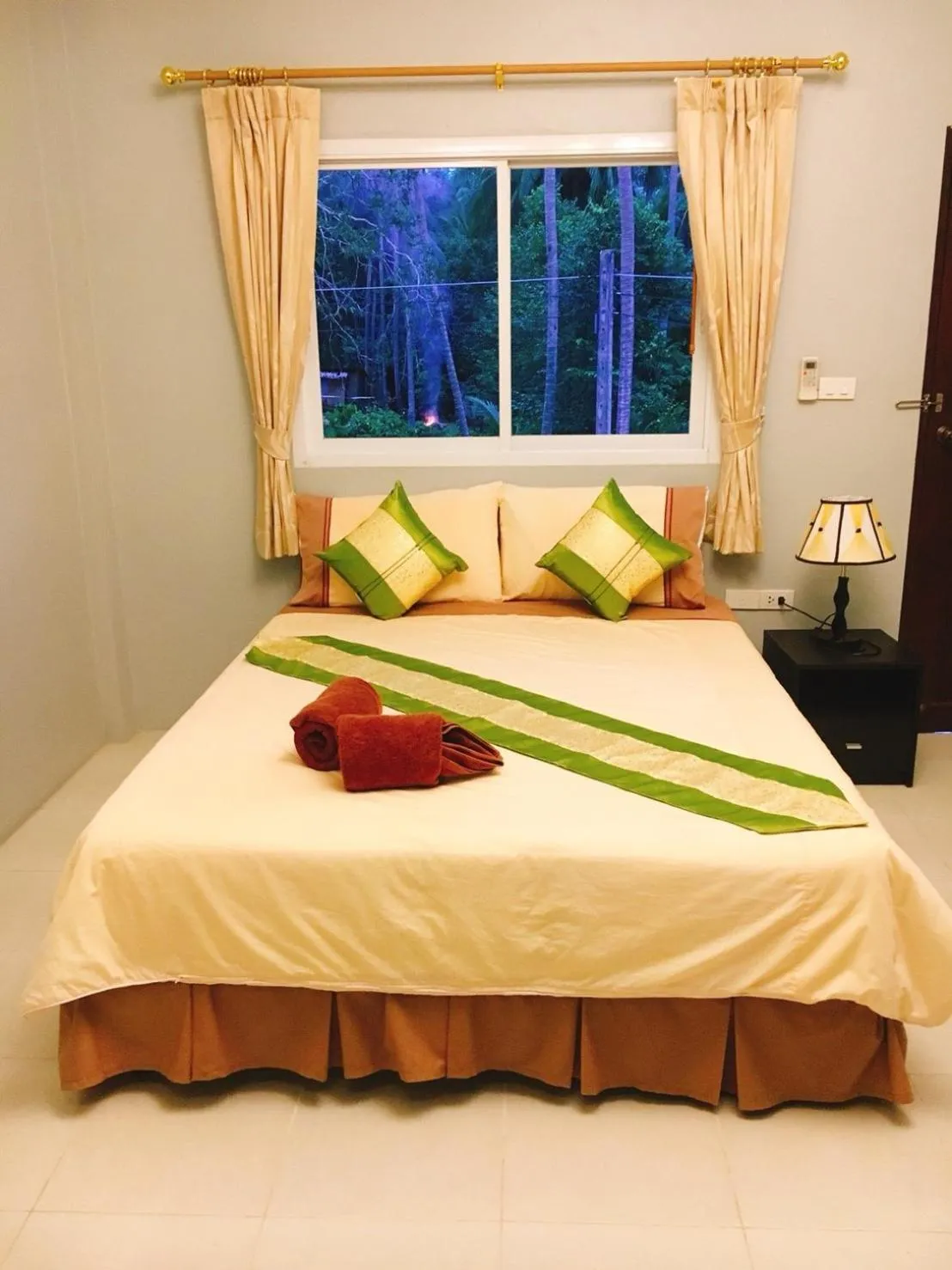 Bed in Bussarin Mansion Koh Yao Yai