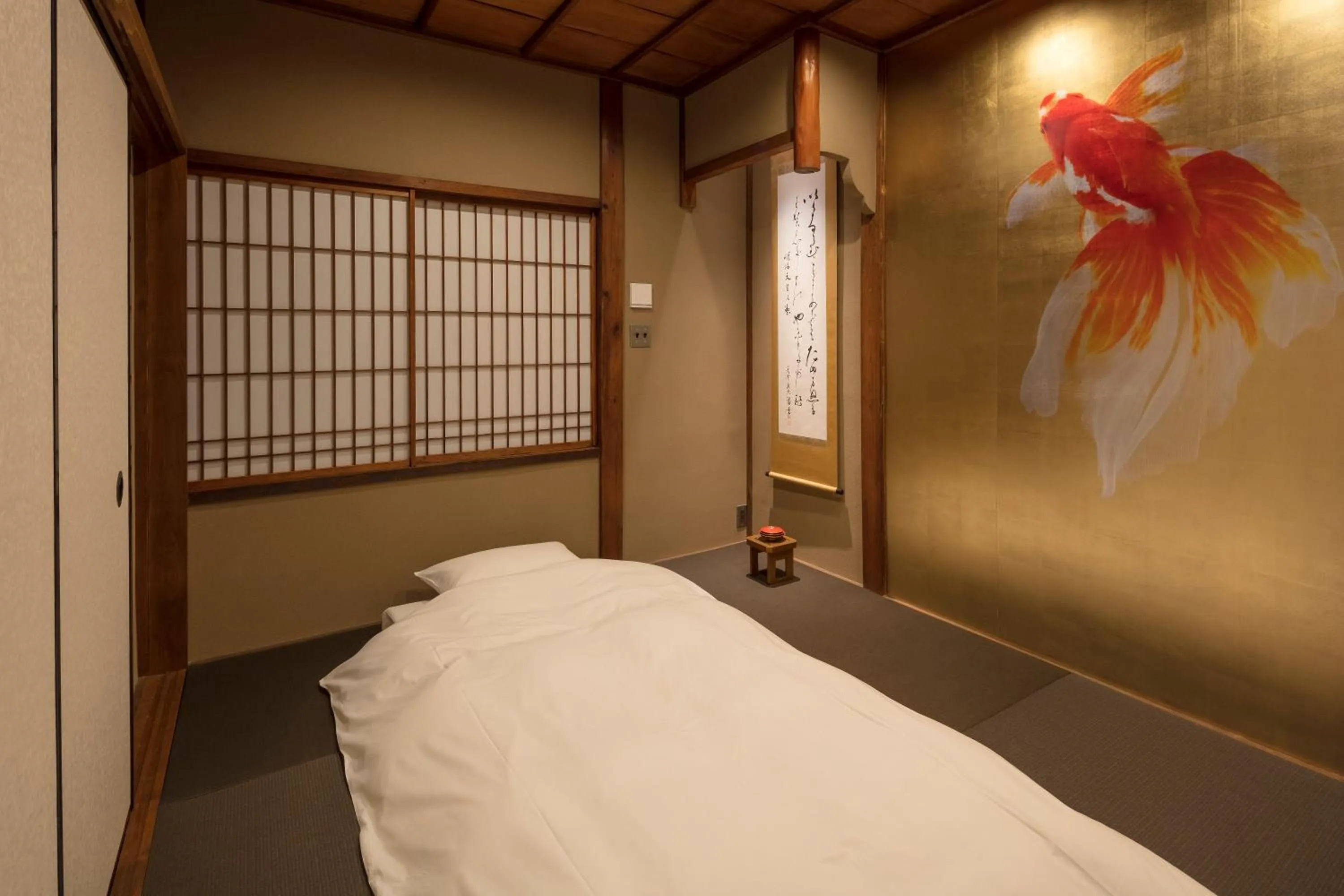 Bedroom, Bed in Hikoso-machi Kin no Ma