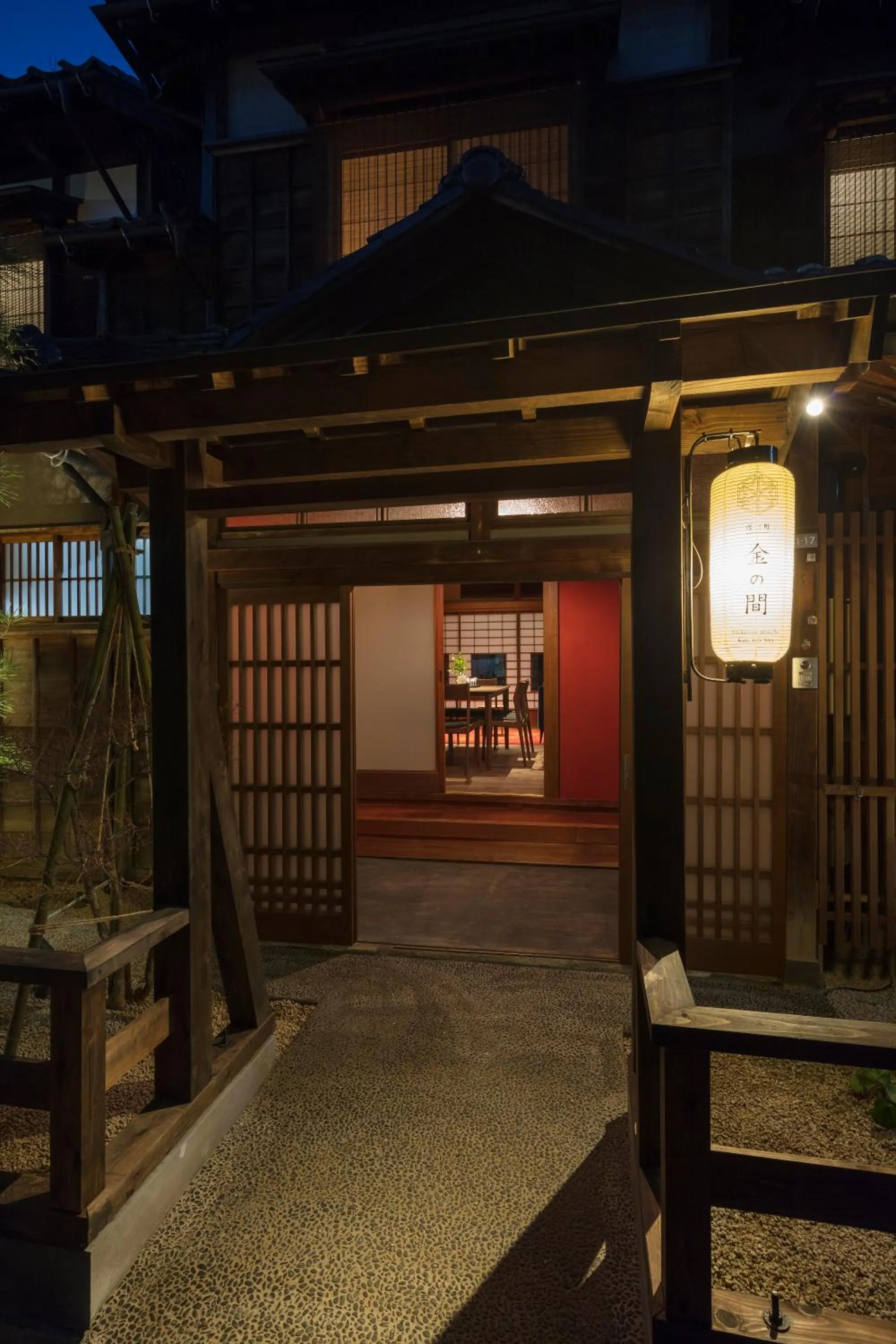 Facade/entrance in Hikoso-machi Kin no Ma