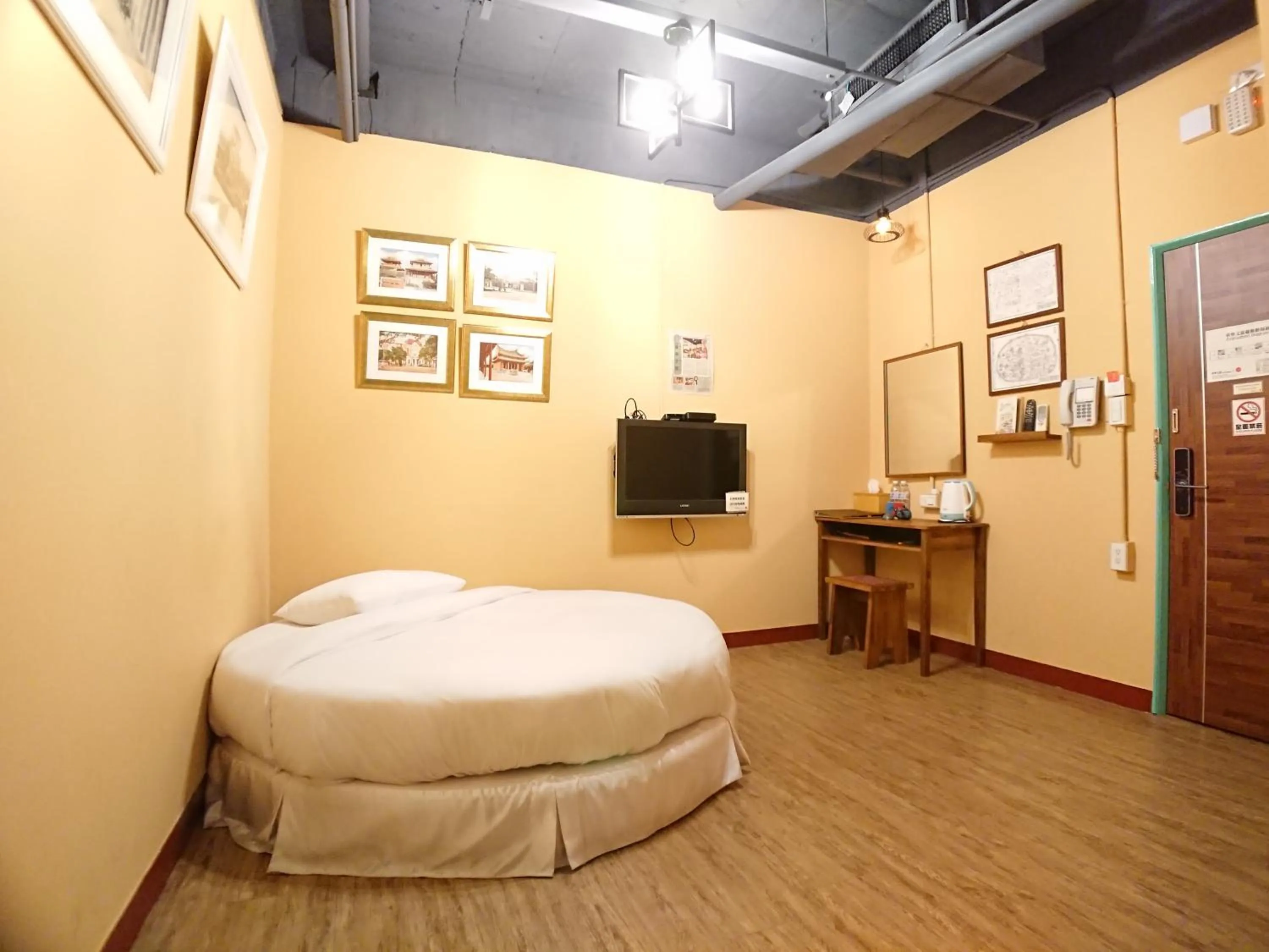 Photo of the whole room, Bed in DongNing Atlas Hotel