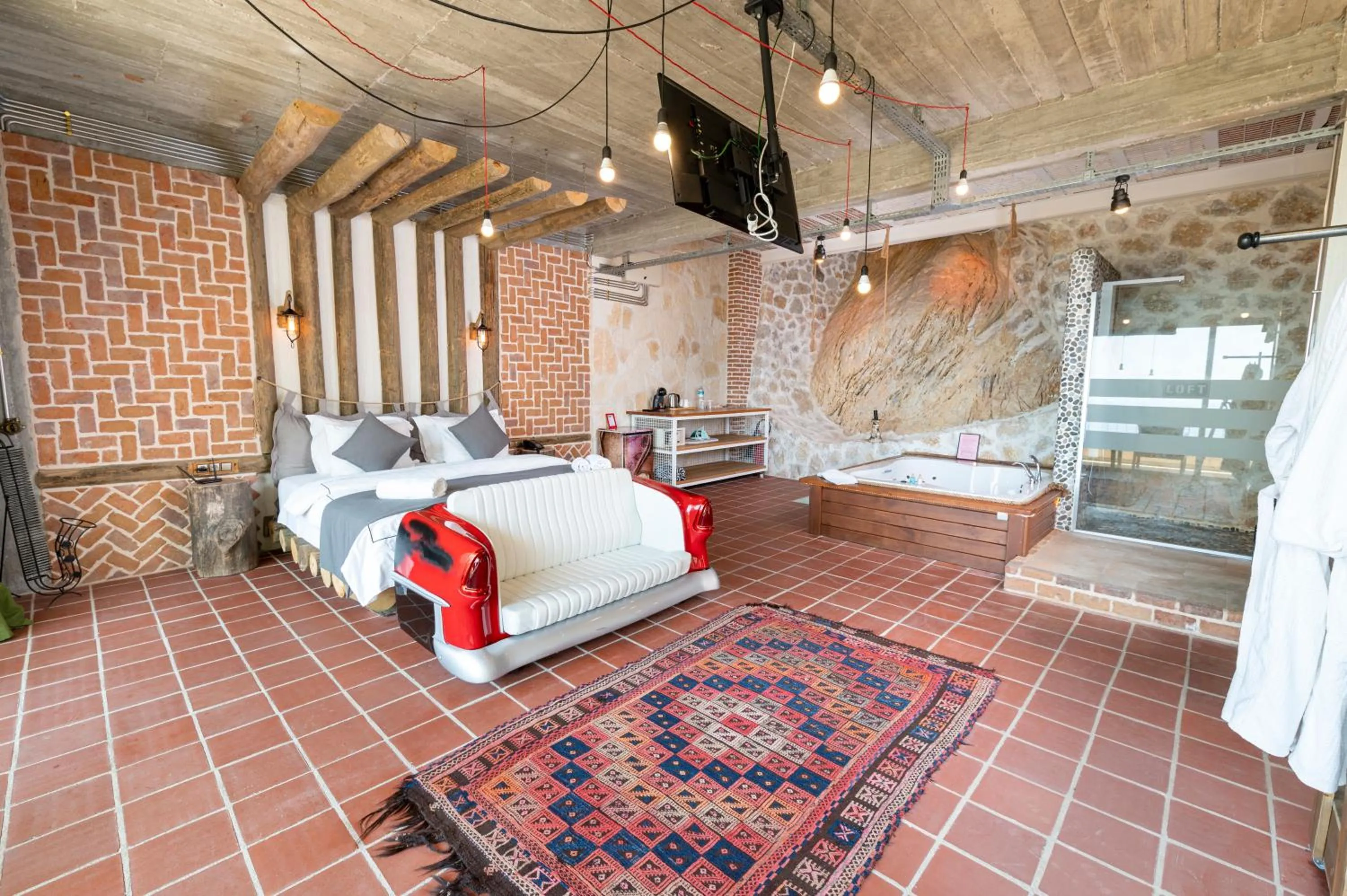 Photo of the whole room, Bed in Ölüdeniz Loft - Adults Only