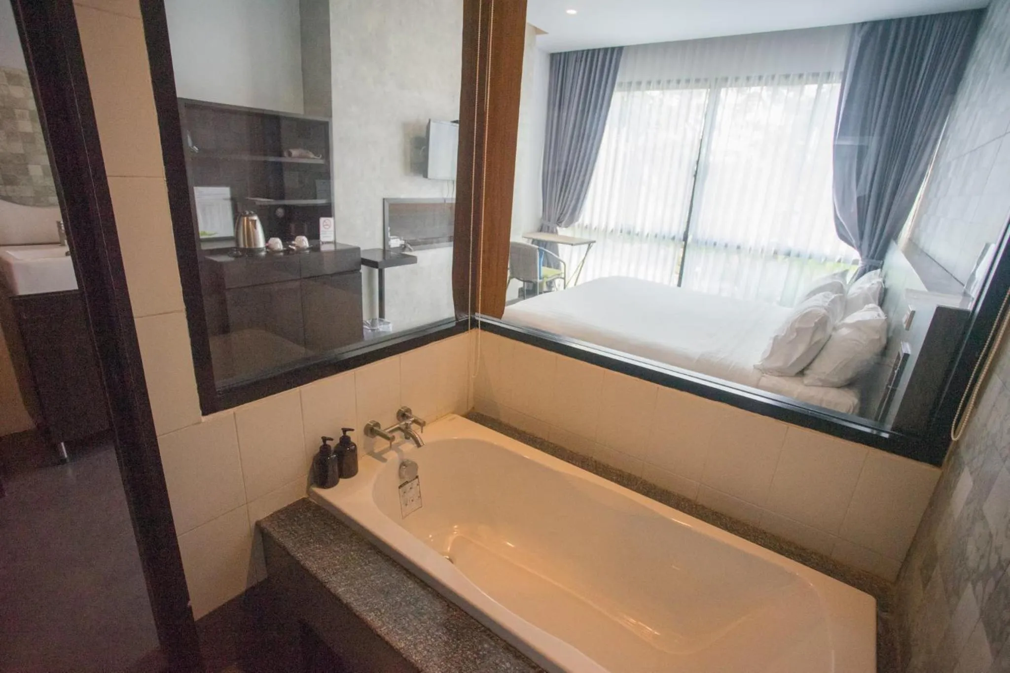 Hot Tub, Bed in Anantaya Home