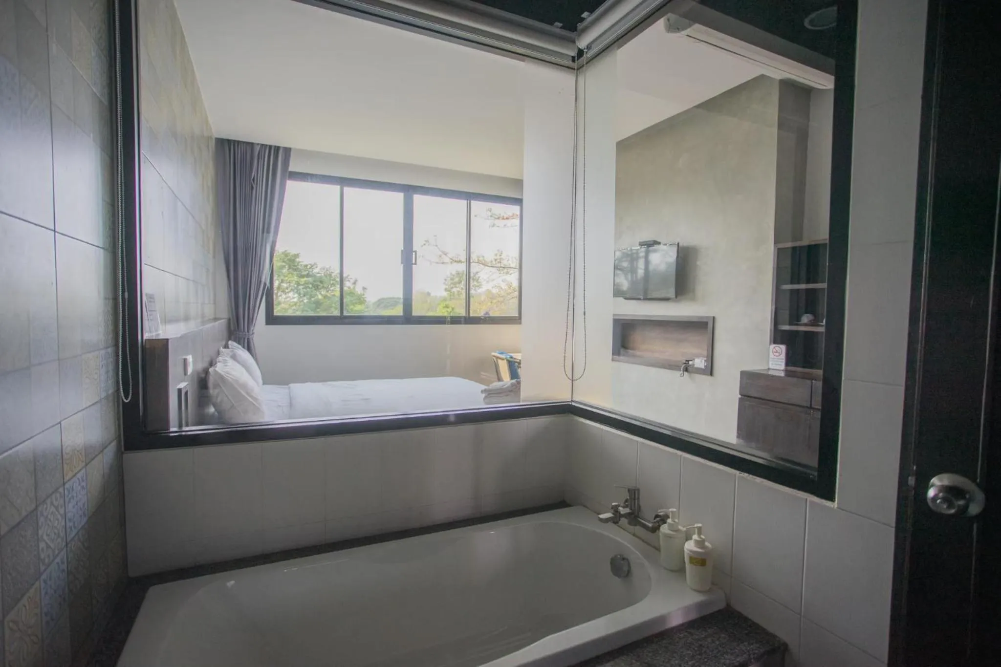 Hot Tub, Bed in Anantaya Home