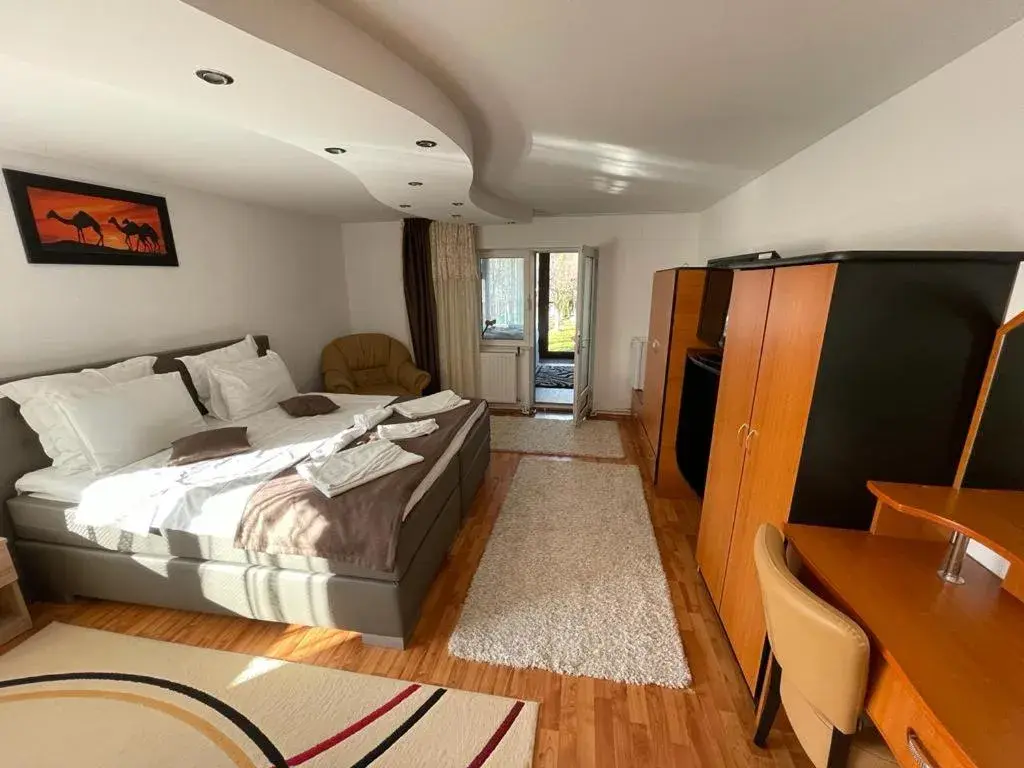 Suite with Pool View in Pridvorul Haiducilor Suite with Pool View in Pridvorul Haiducilor