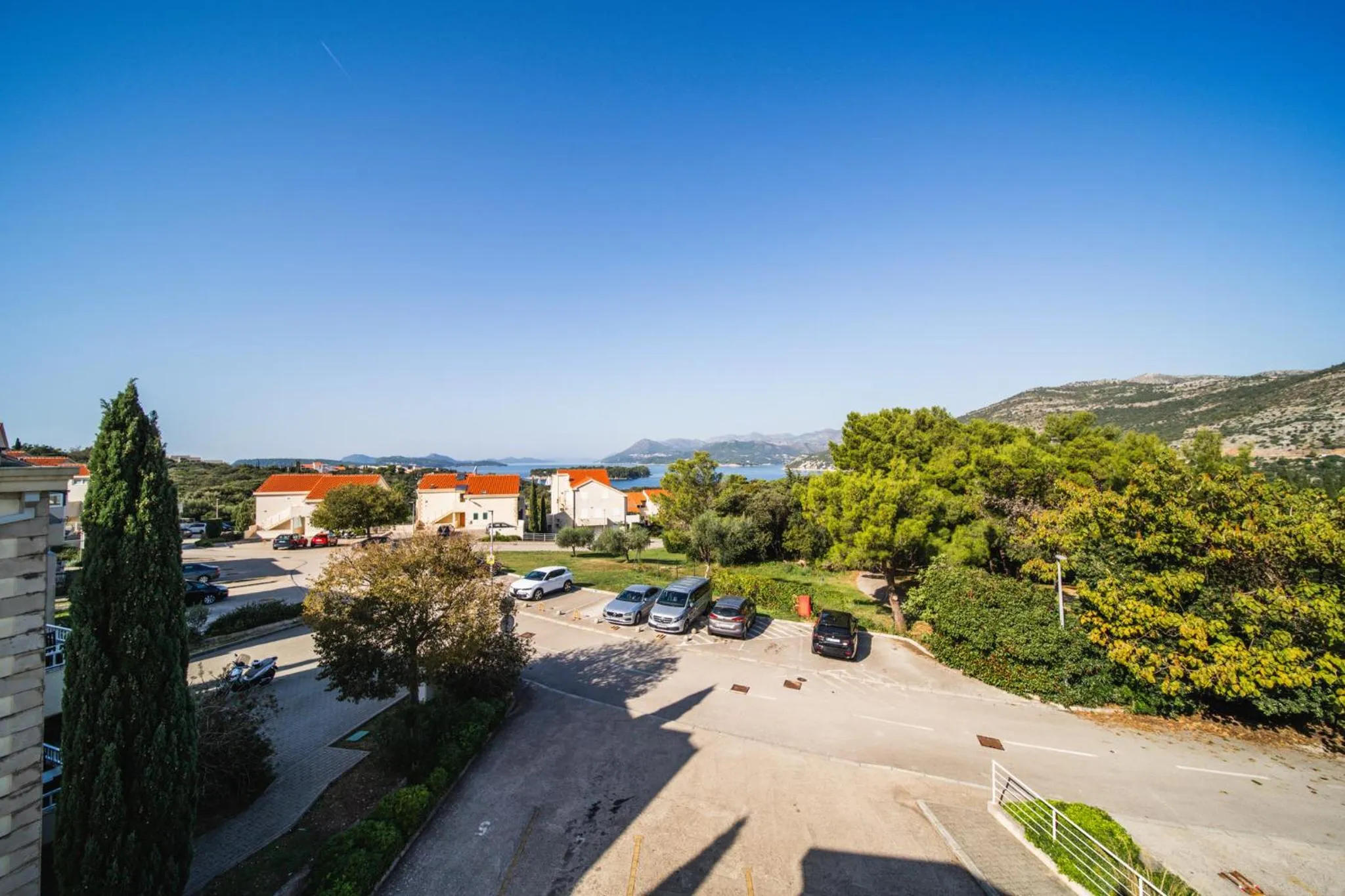 Day in Pervanovo Apartments with Free Parking