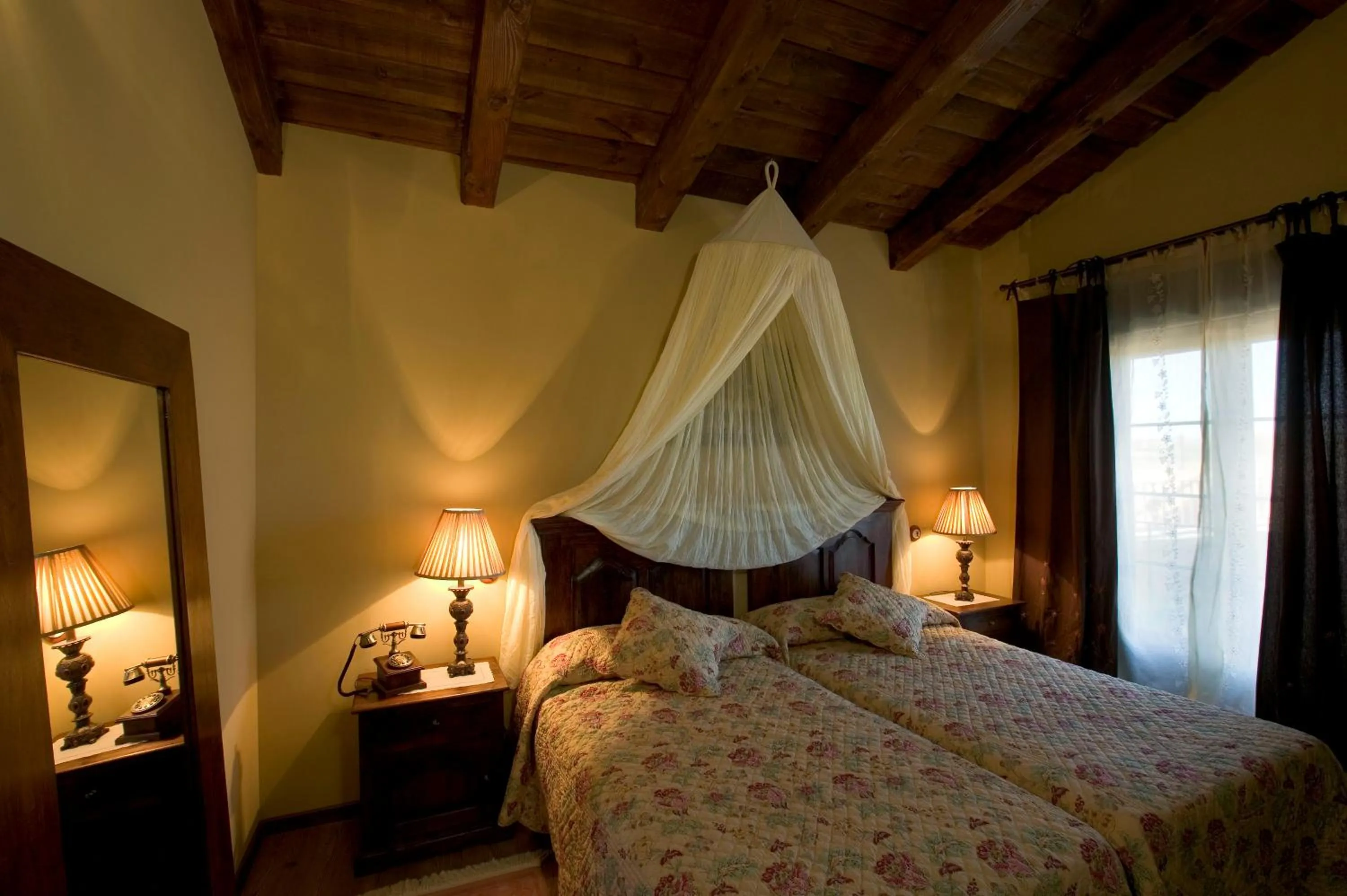 Photo of the whole room, Bed in La Posada Del Canal