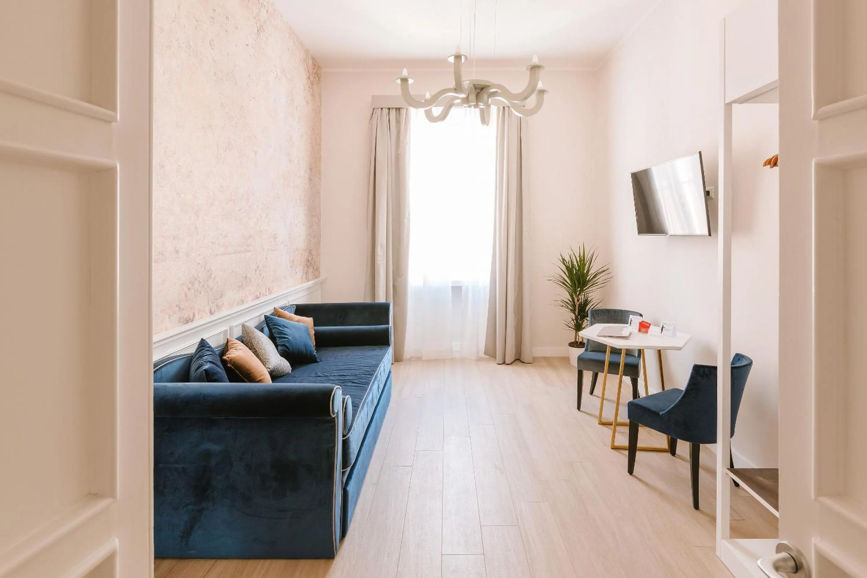 Rhea Silvia Luxury Navona