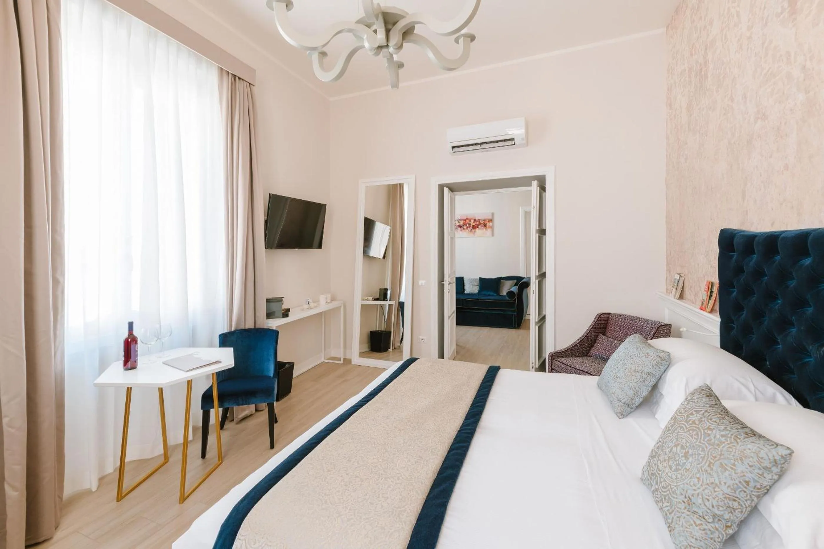 Bed in Rhea Silvia Luxury Navona