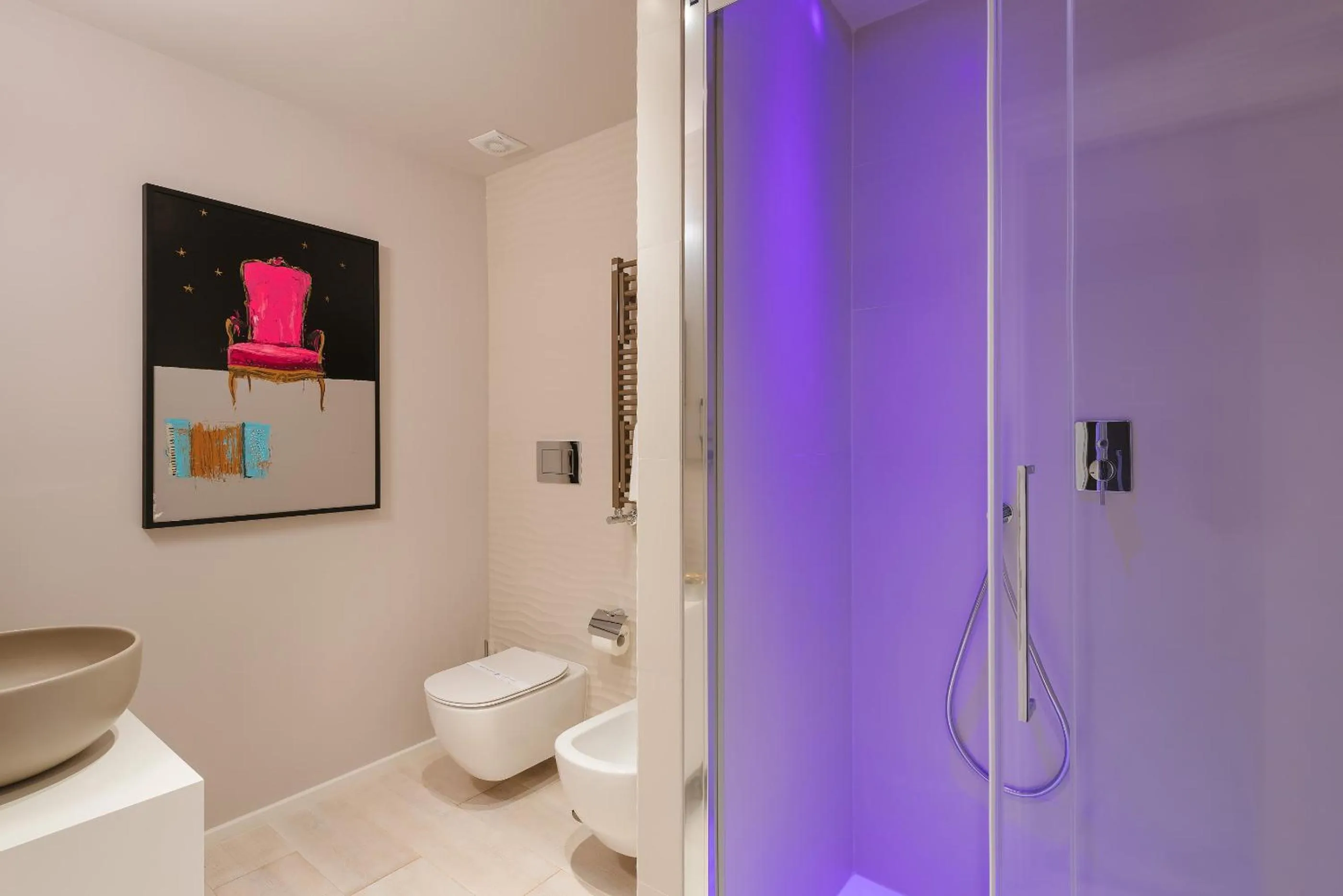 Shower in Rhea Silvia Luxury Navona