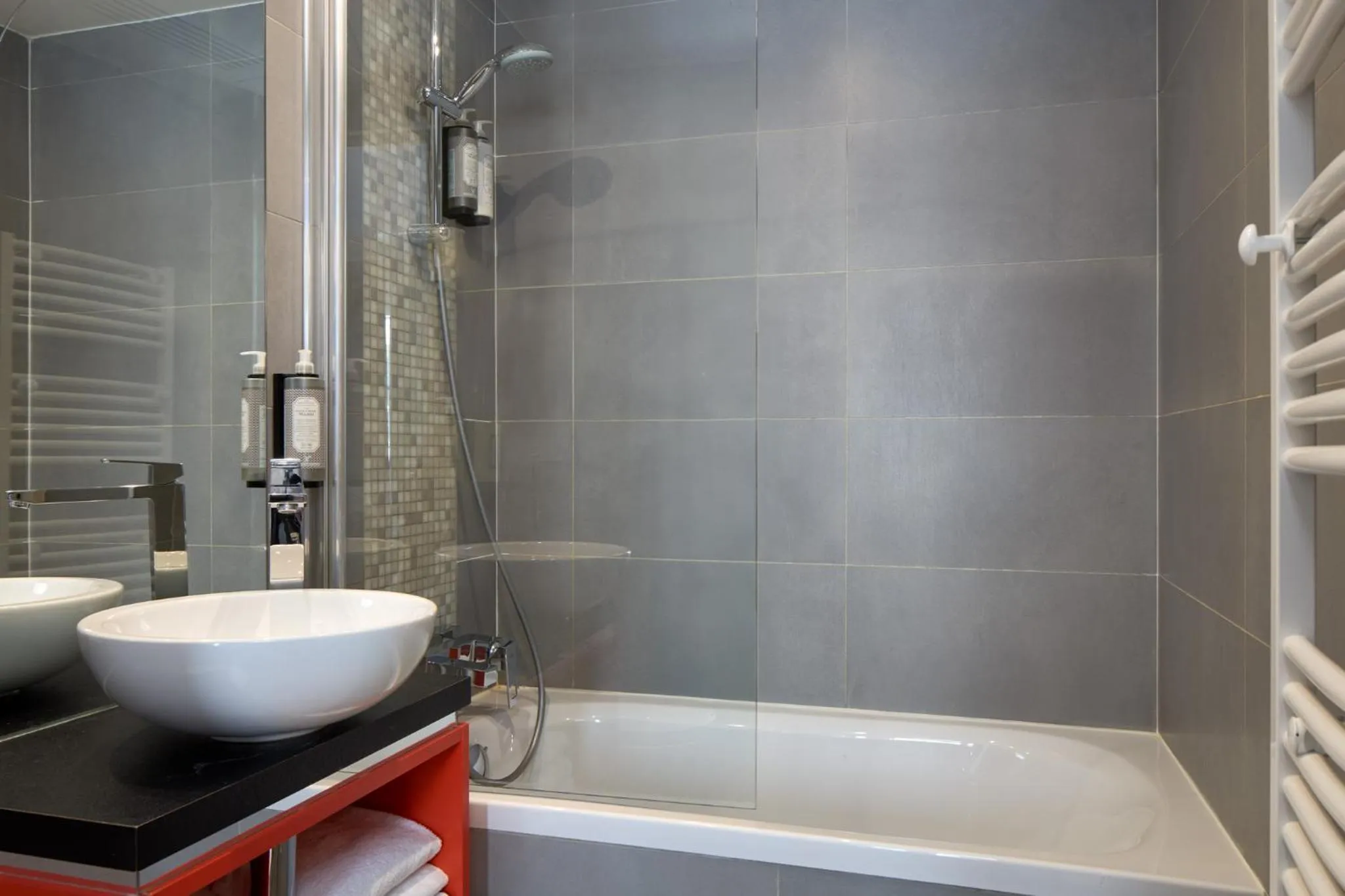 Bathroom in Timhotel Paris Gare de l'Est