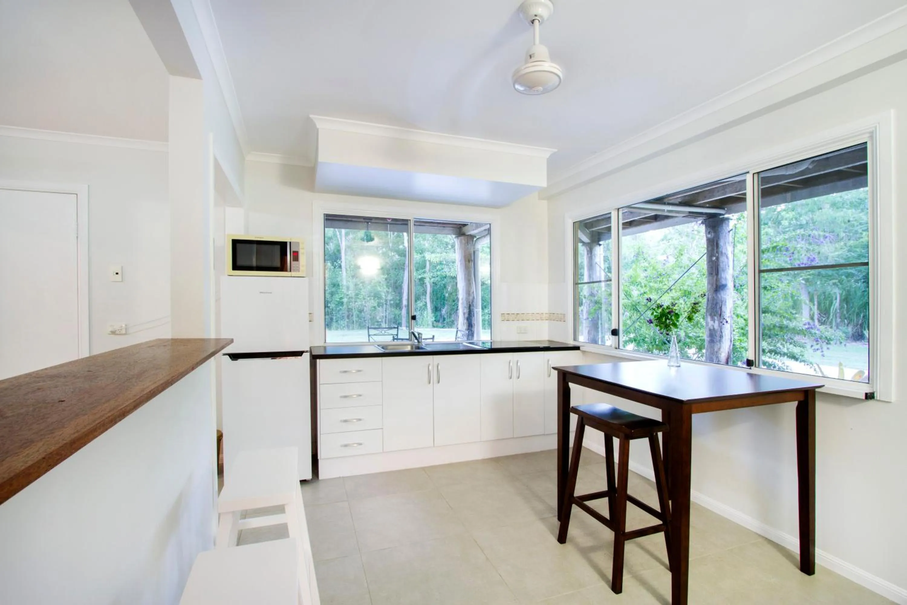 Kitchen or kitchenette in Airlie Beach Eco Cabins - Adults Only