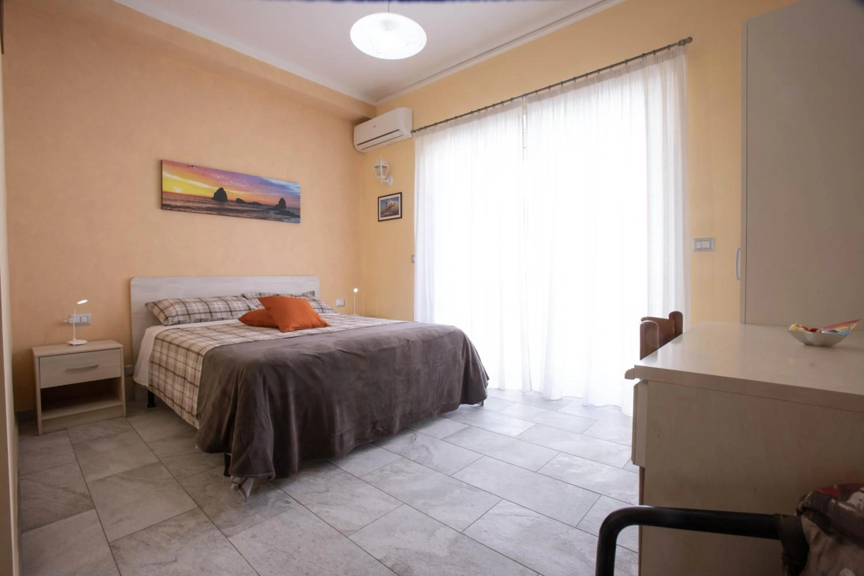 Photo of the whole room, Bed in Etna Sea House