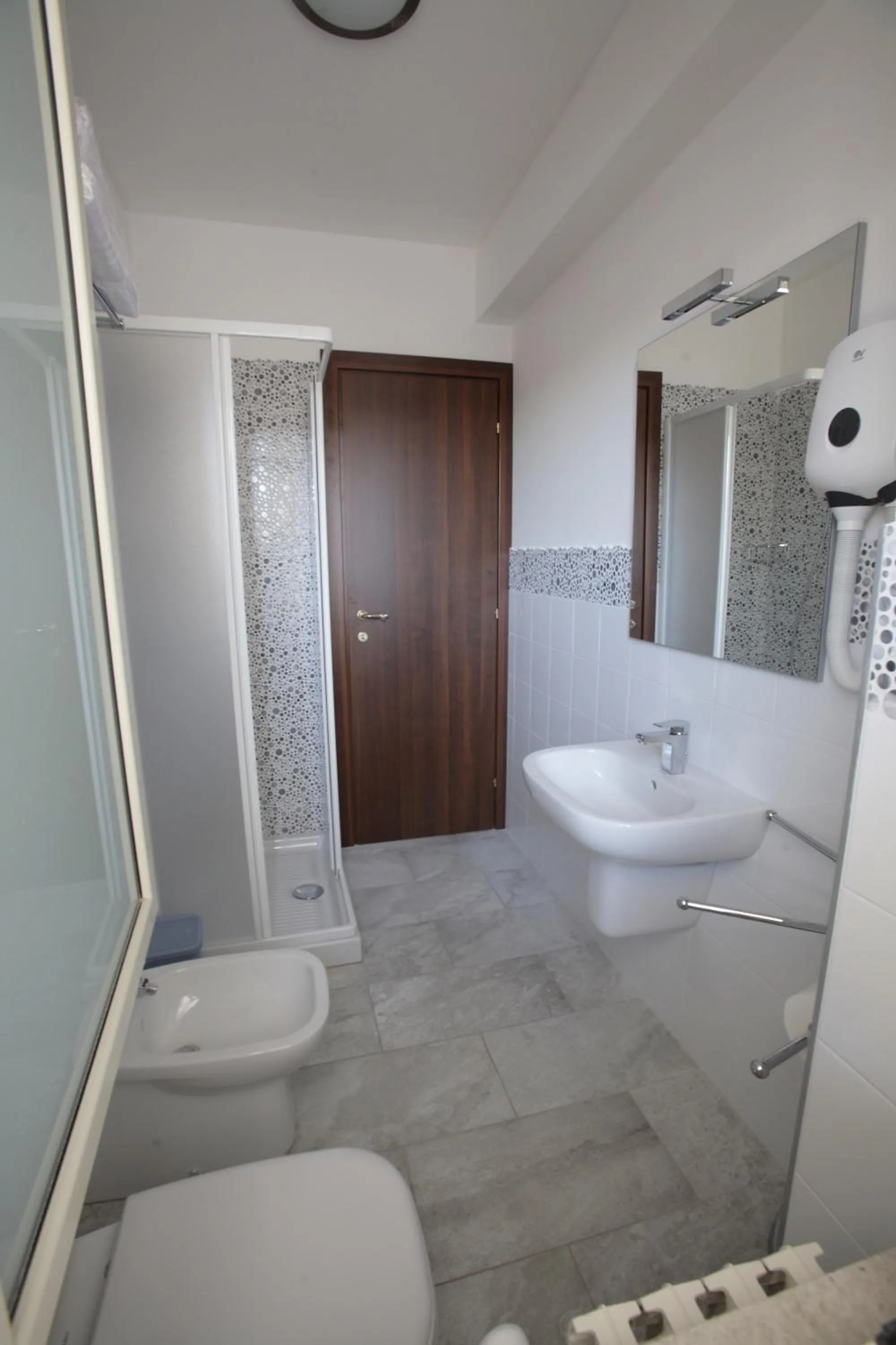 Shower in Etna Sea House