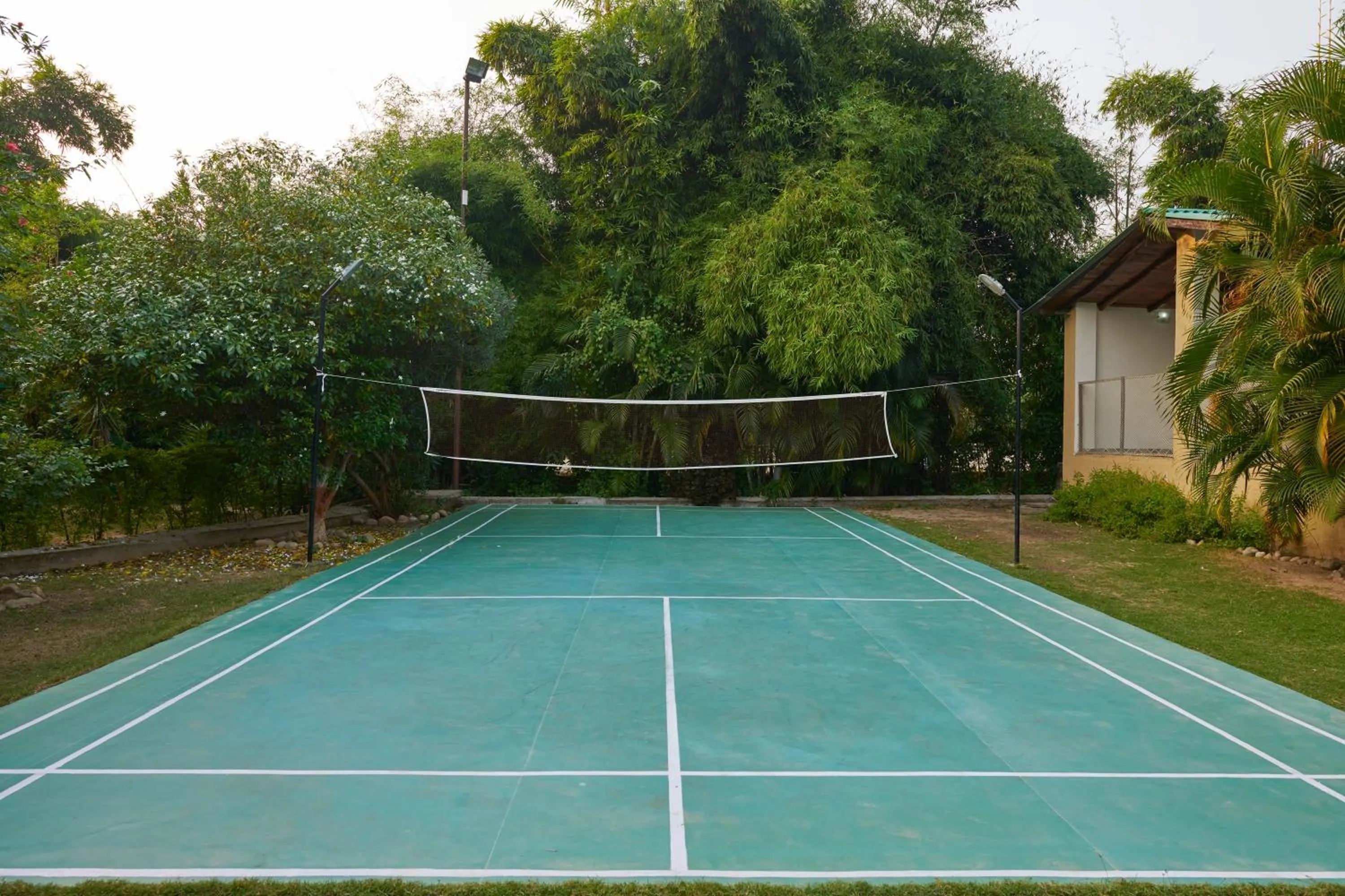 Tennis court in Aacorn Hideaway Resort & Spa