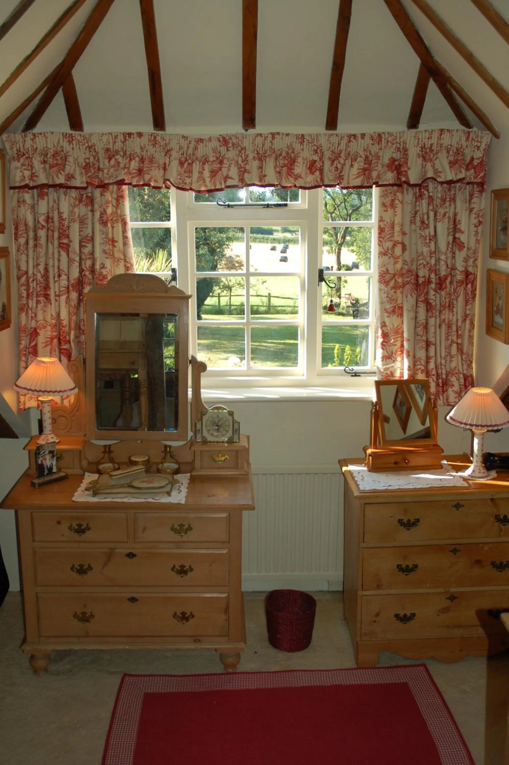 Photo of the whole room in Clayton Wickham Farmhouse