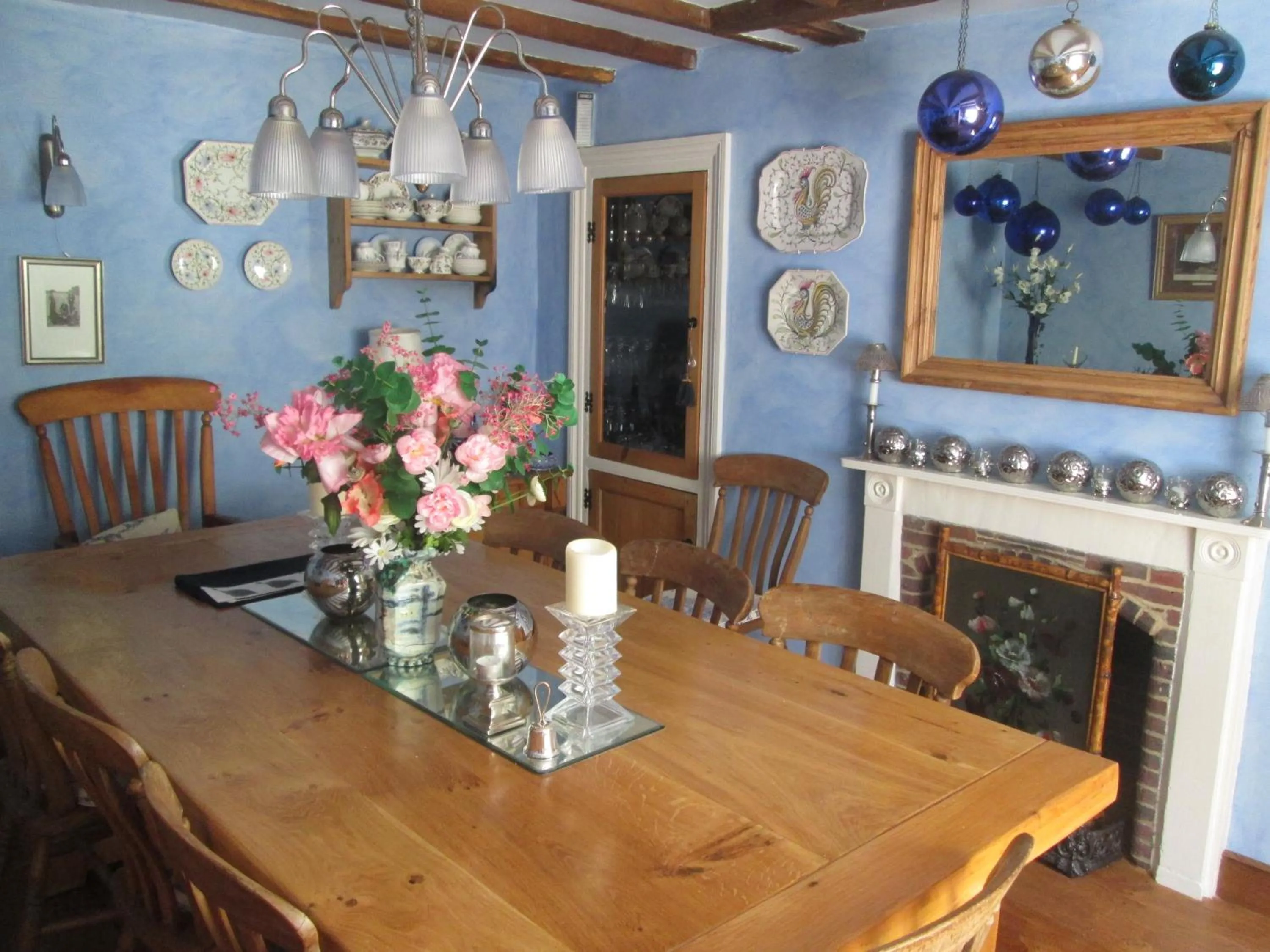 Restaurant/places to eat in Clayton Wickham Farmhouse