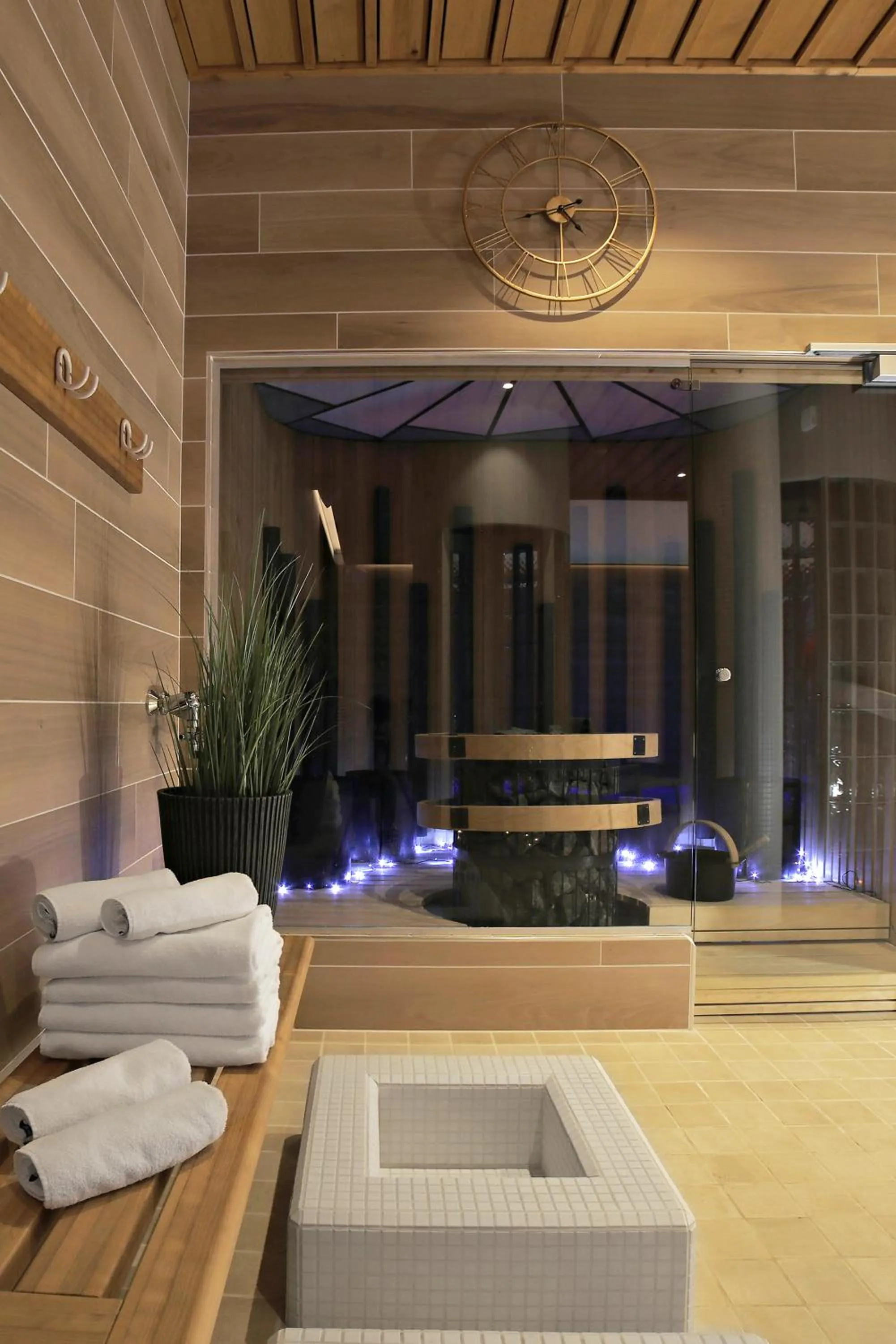 Swimming pool in Hotel Aateli Hillside