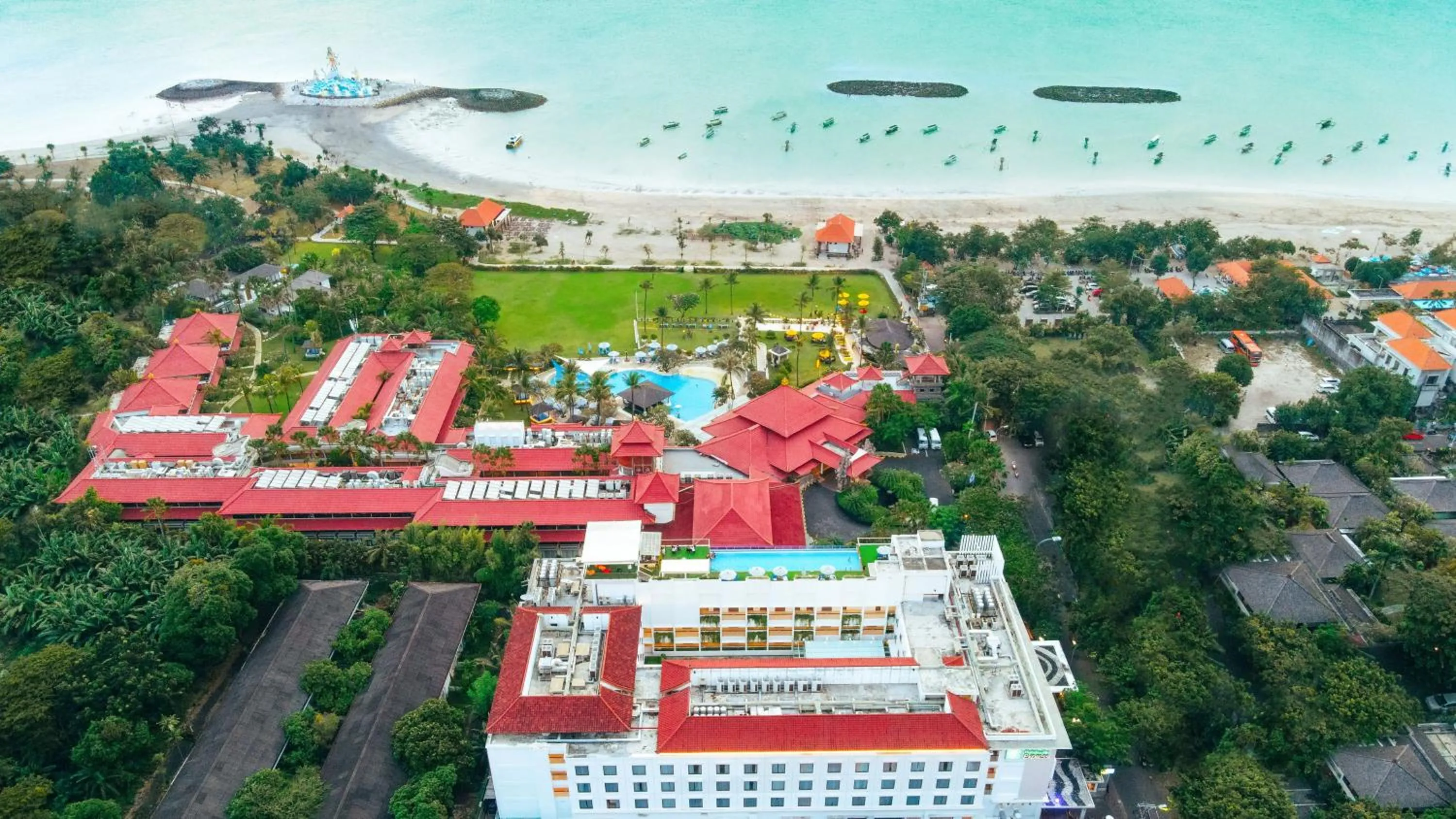 Beach in Holiday Inn Express Baruna by IHG