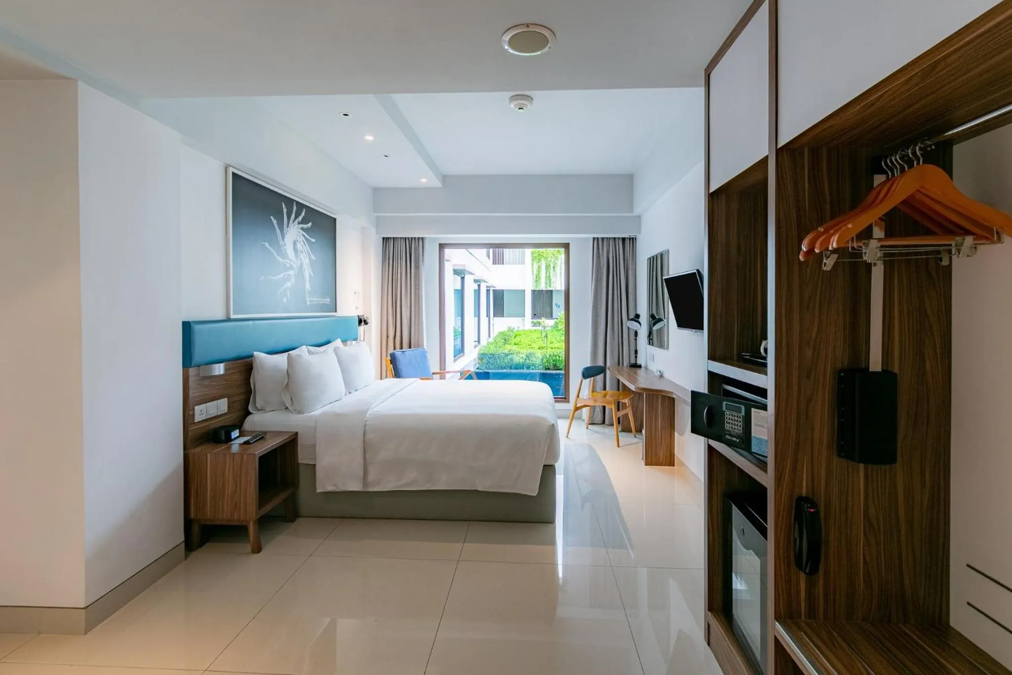 Photo of the whole room, Bed in Holiday Inn Express Baruna by IHG