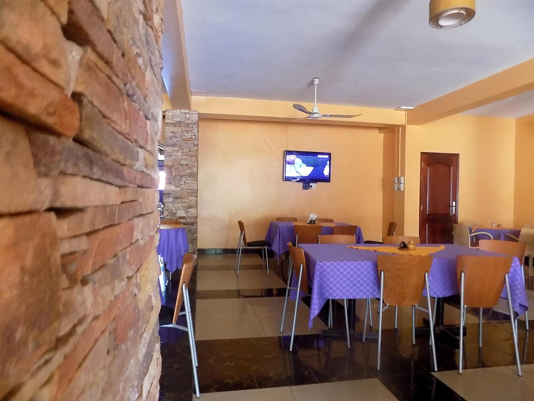 Restaurant/places to eat in G-One Hotel Kampala