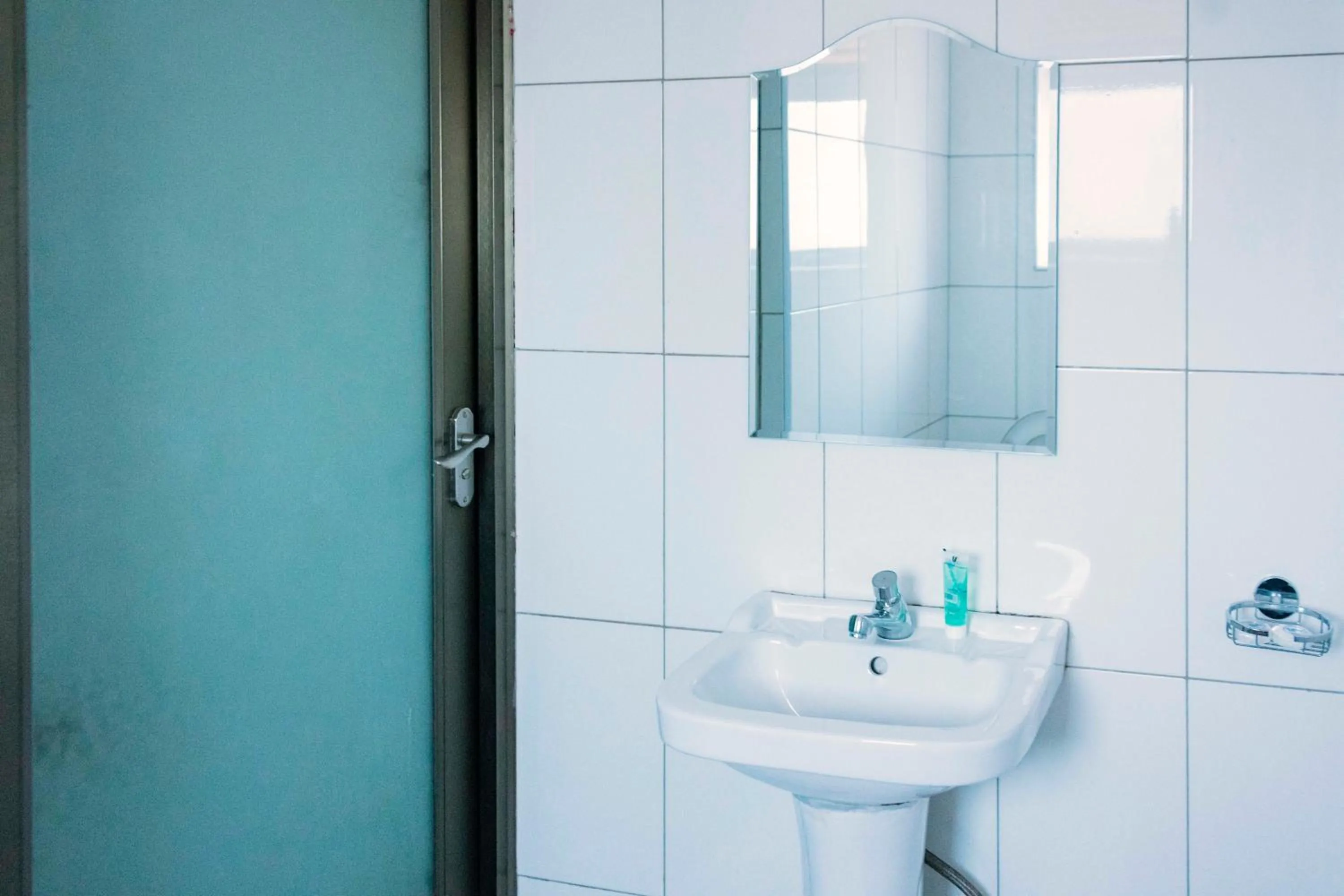 Shower in G-One Hotel Kampala