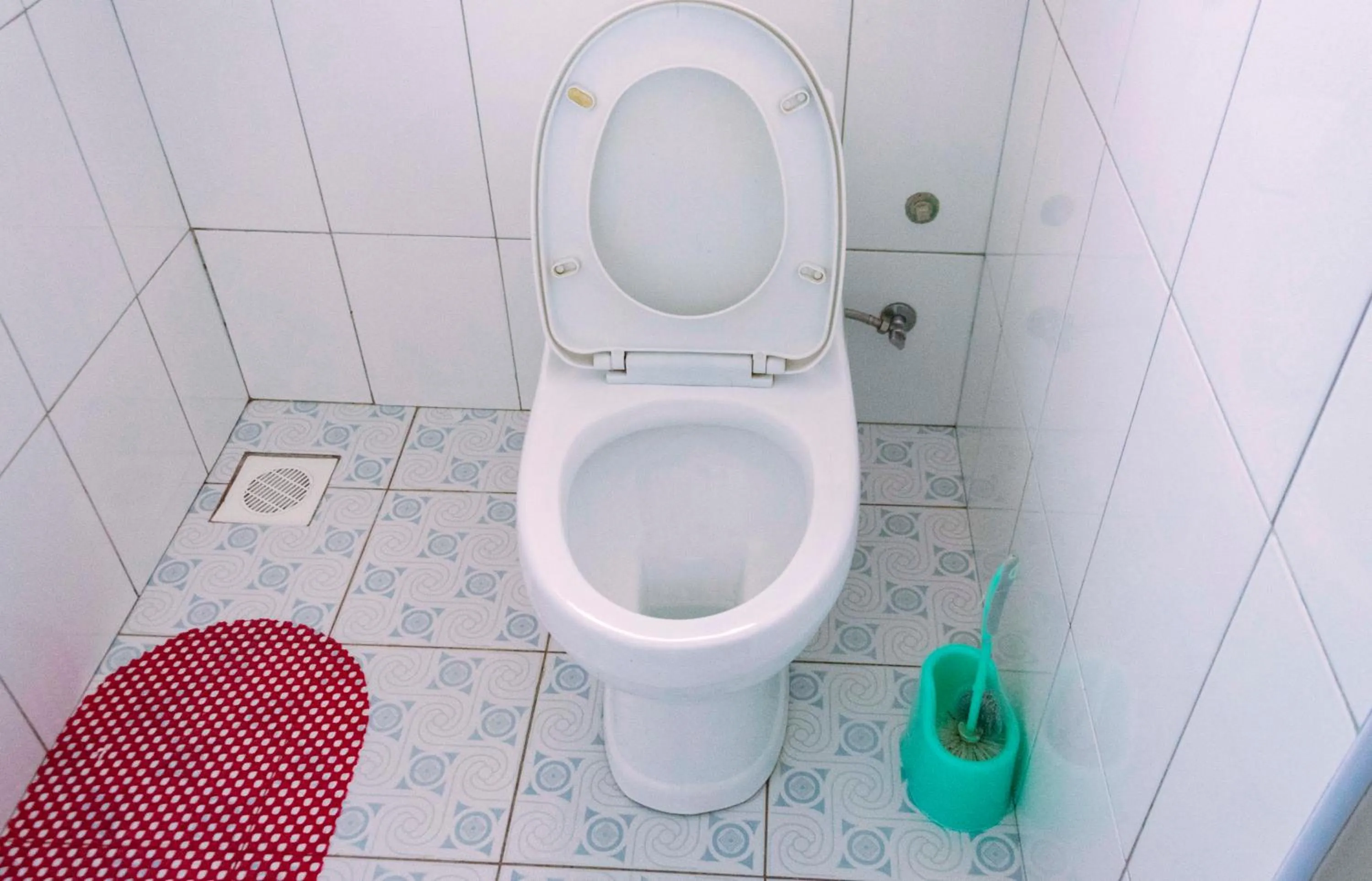 Shower in G-One Hotel Kampala