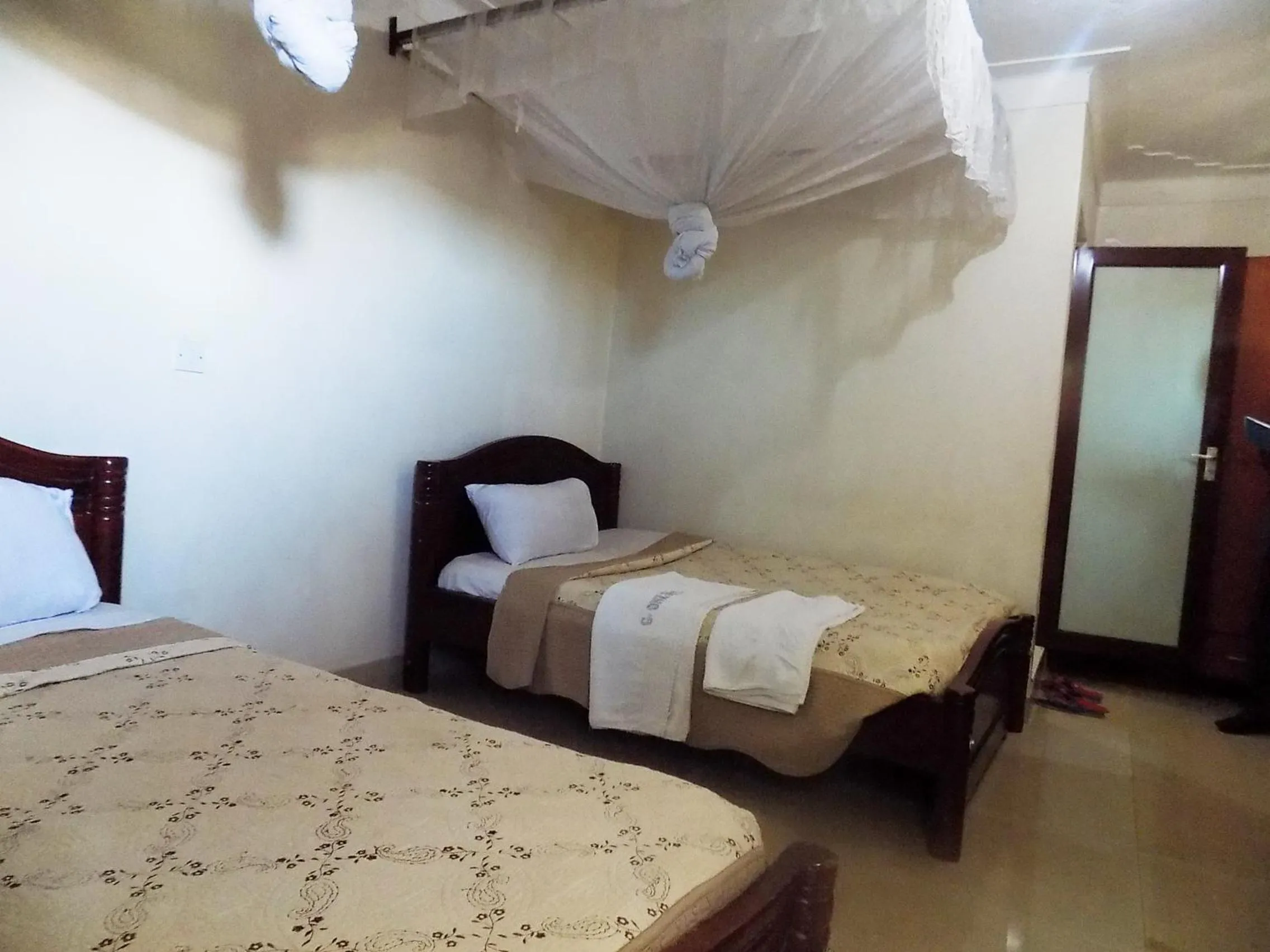 Bedroom, Bed in G-One Hotel Kampala