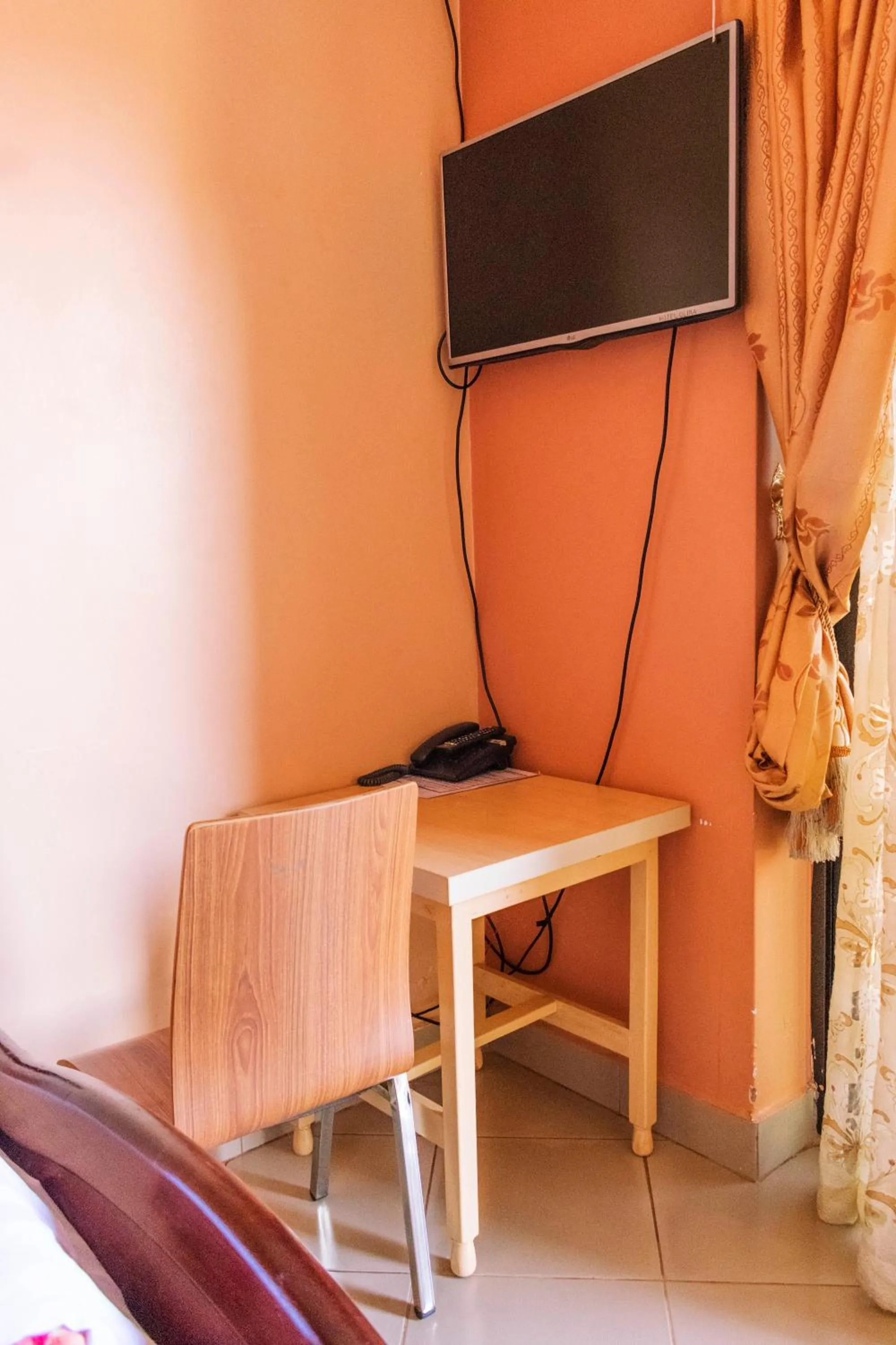 TV and multimedia in Olina Hotel and Apartments Kampala