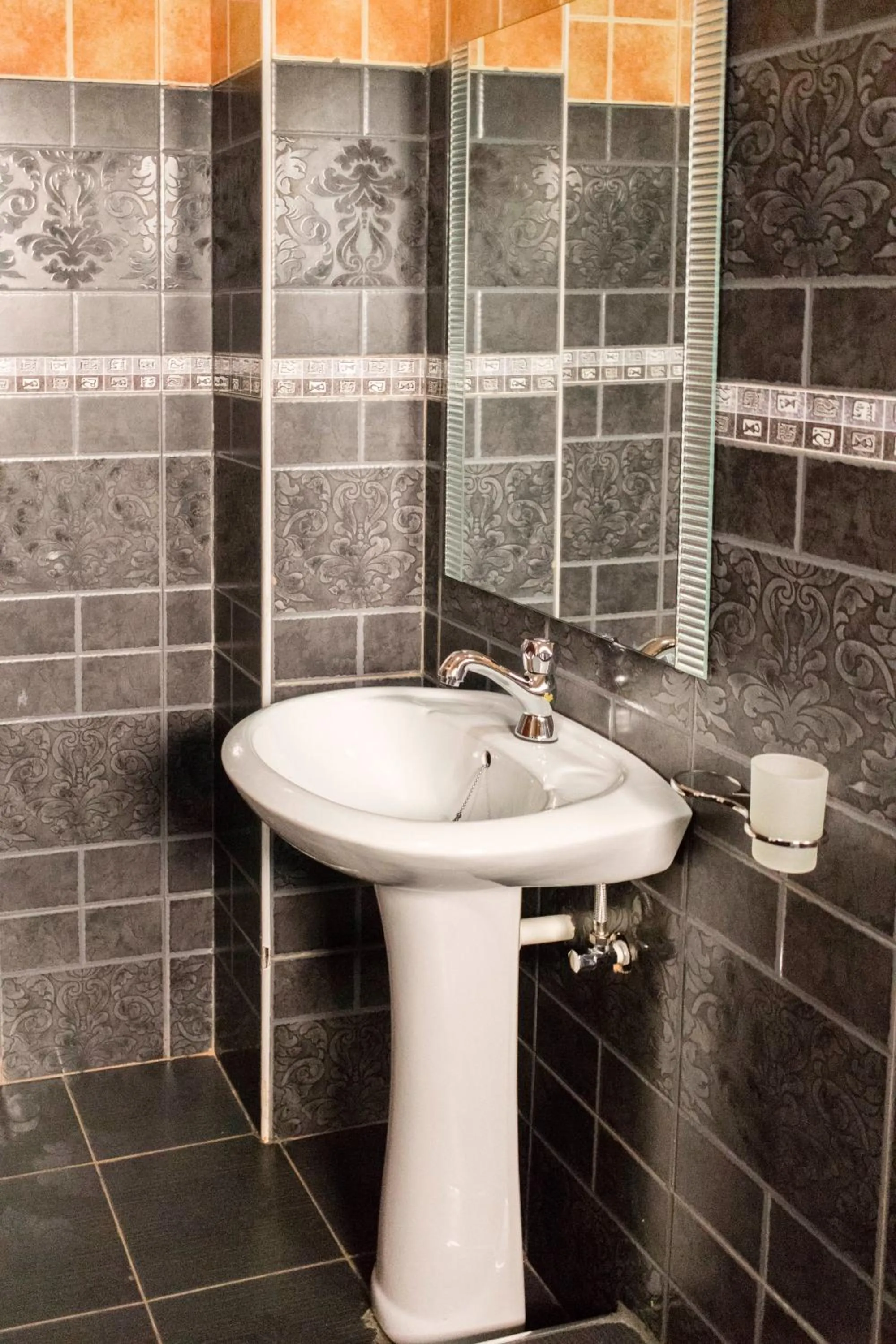 Shower in Olina Hotel and Apartments Kampala