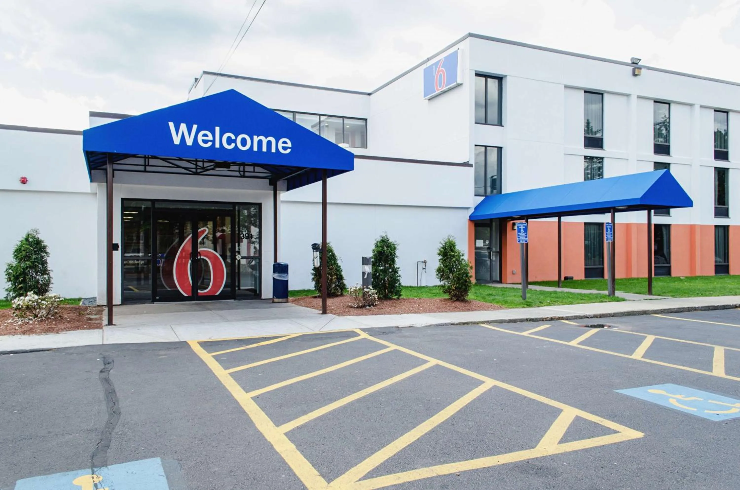 Property building in Motel 6-Brockton, MA