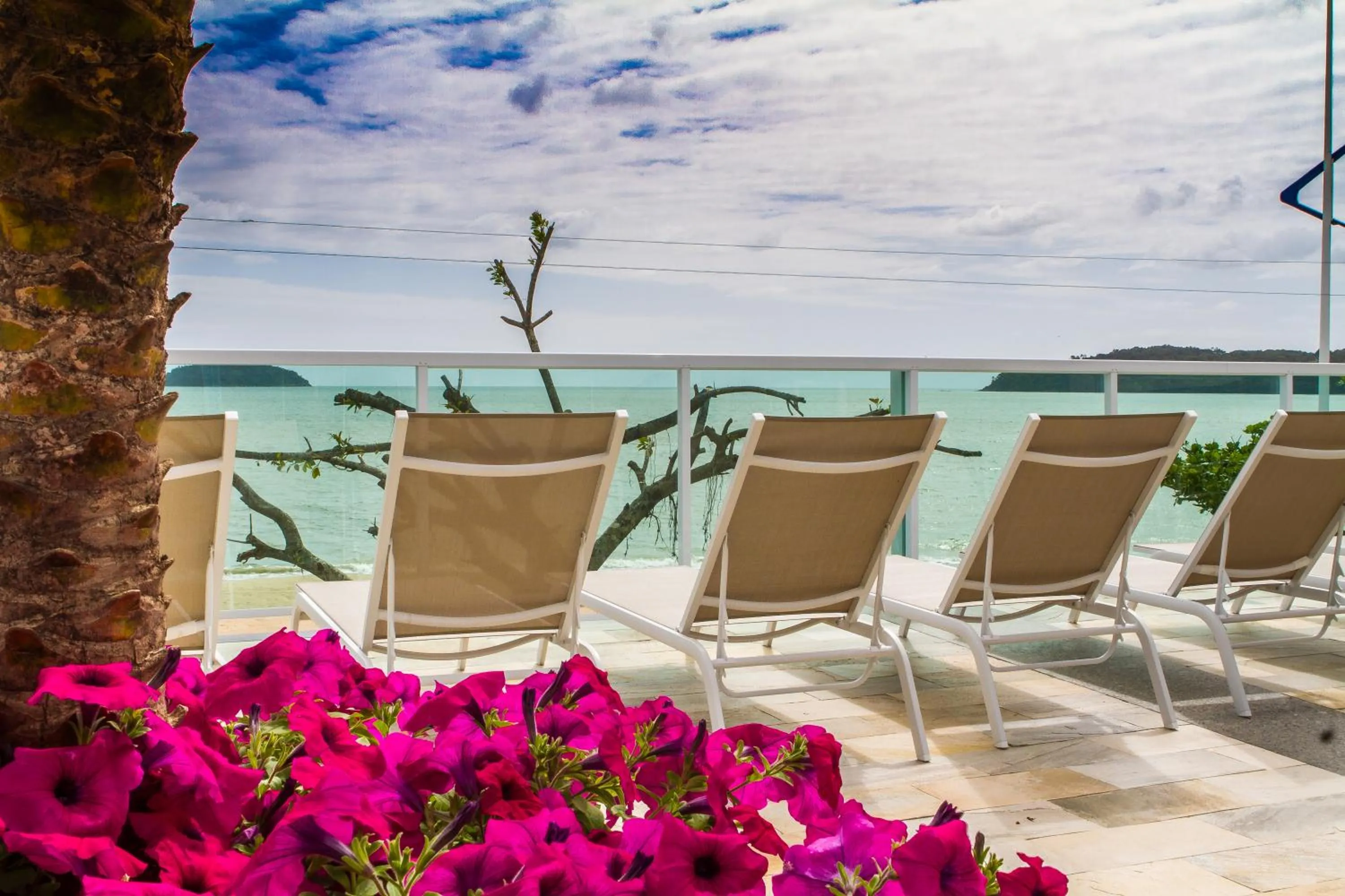 Pool view in Itacolomi Hotel