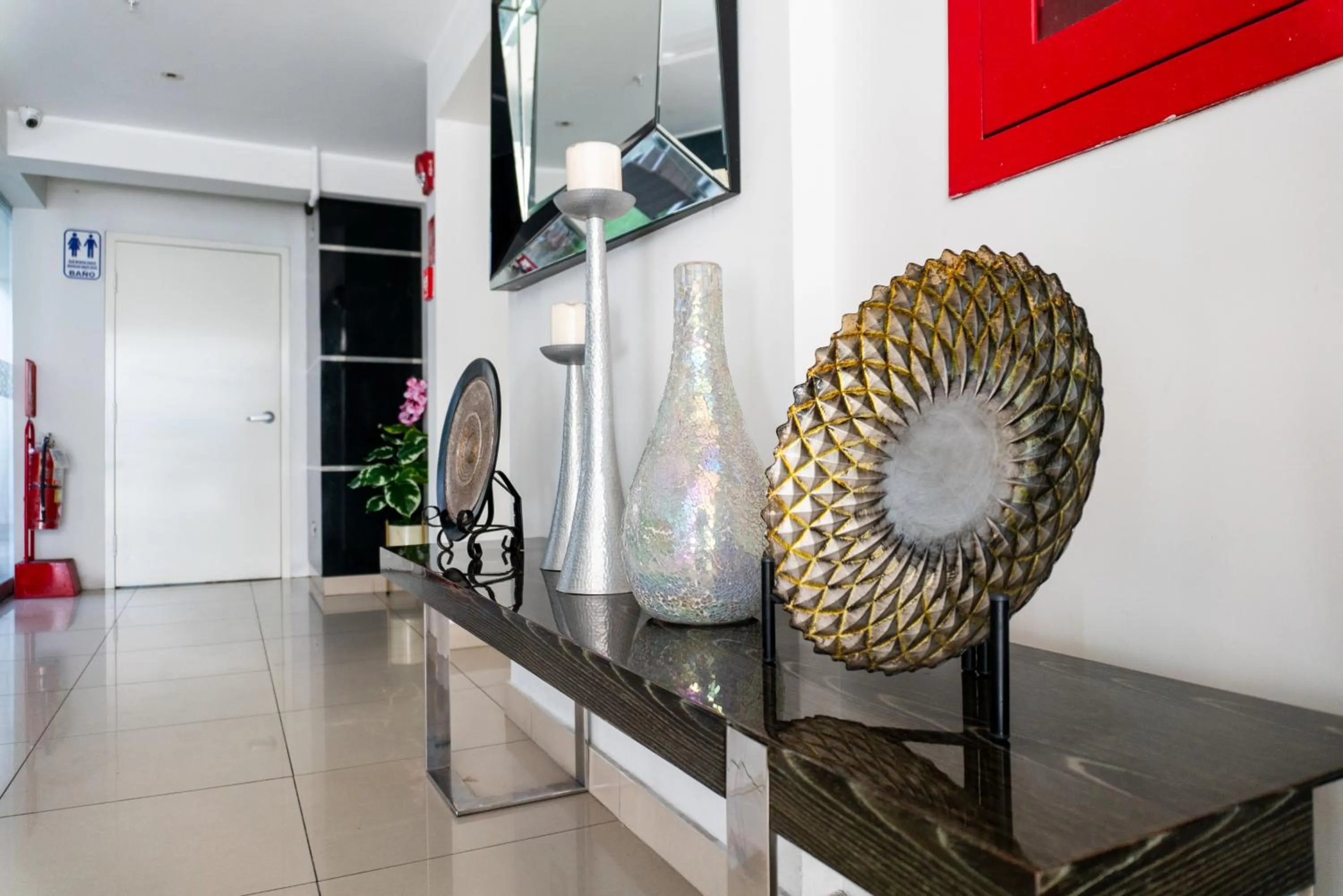 Lobby or reception in Apart Hotel Petit Palace Suites