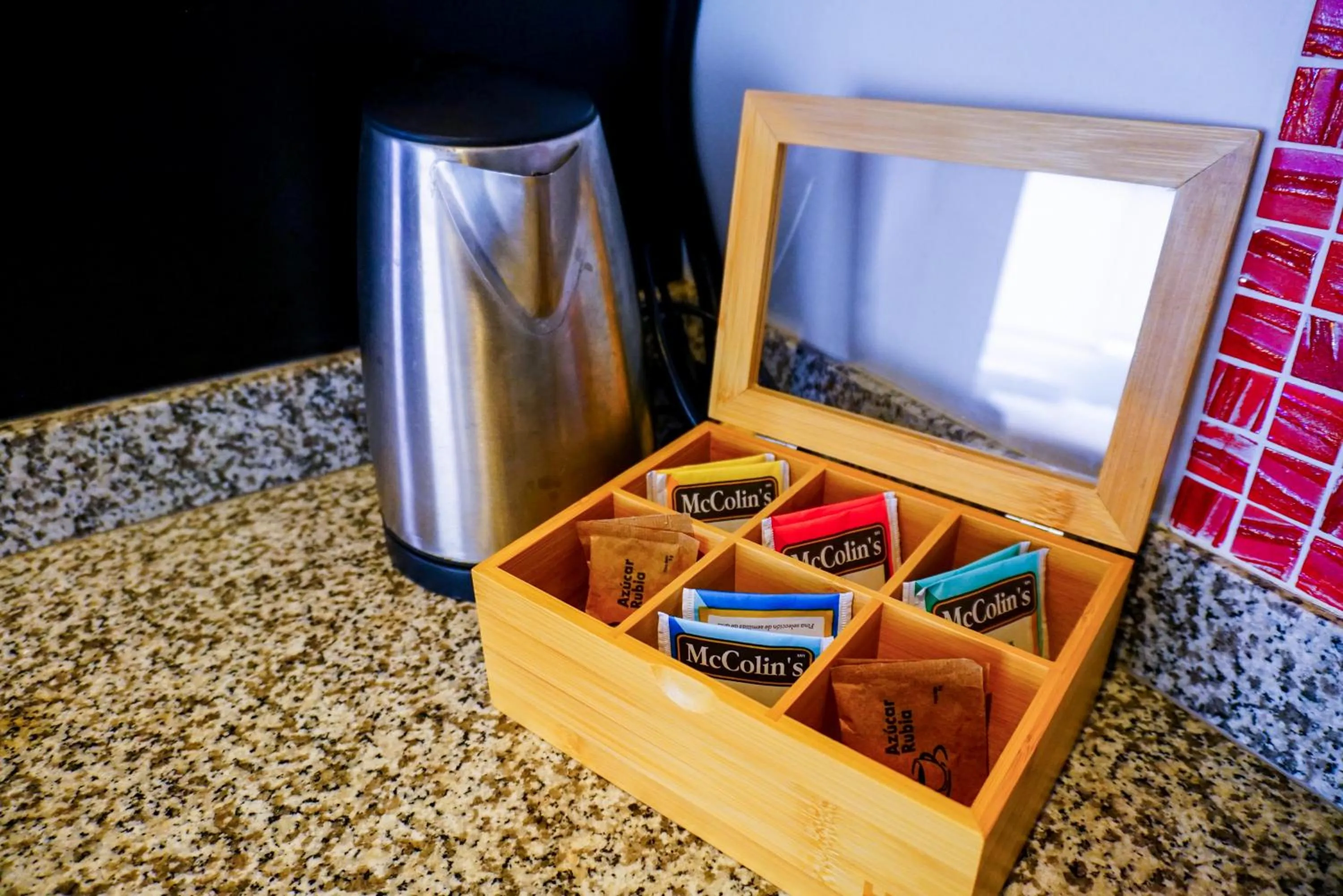 Coffee/tea facilities in Apart Hotel Petit Palace Suites