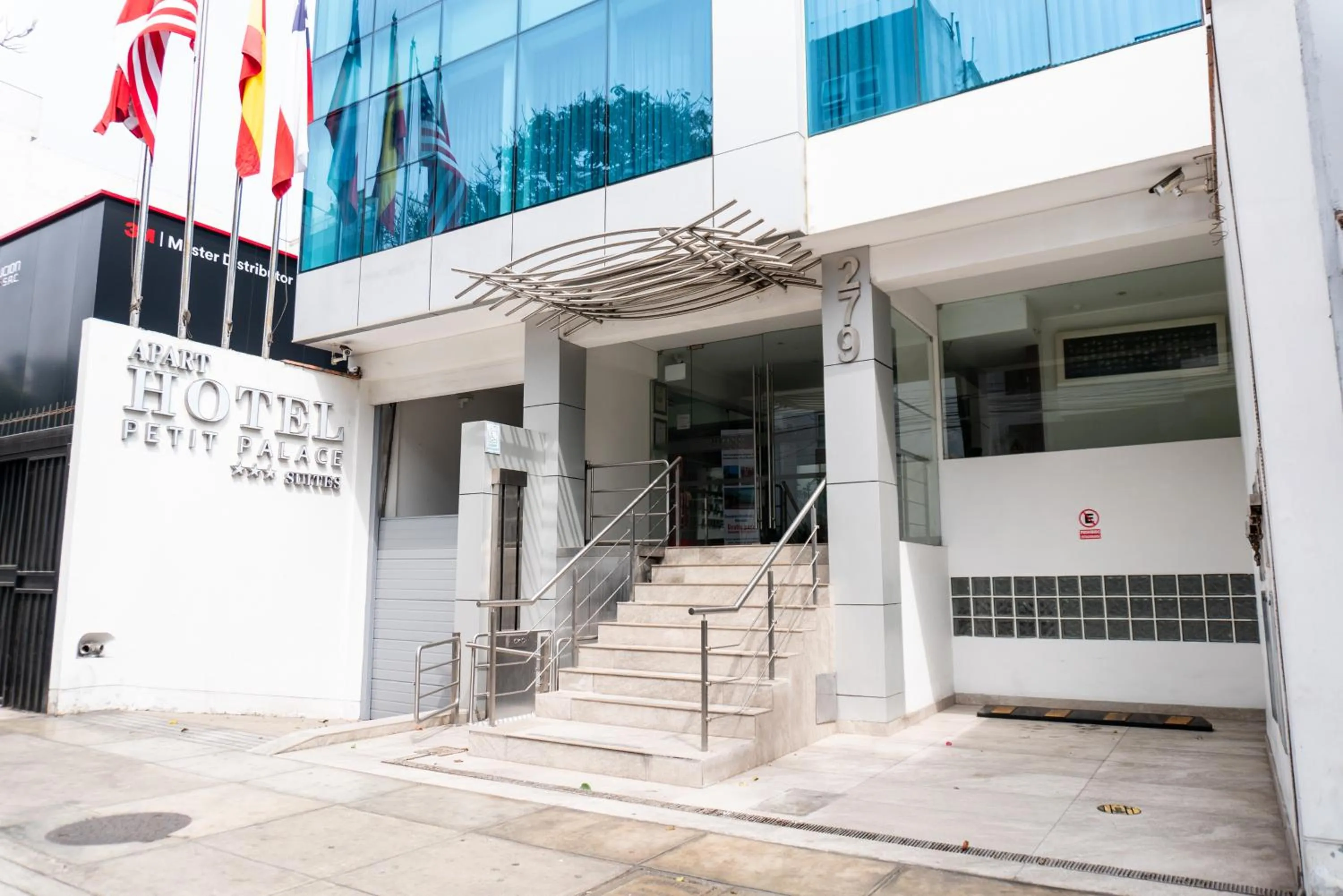 Property building in Apart Hotel Petit Palace Suites