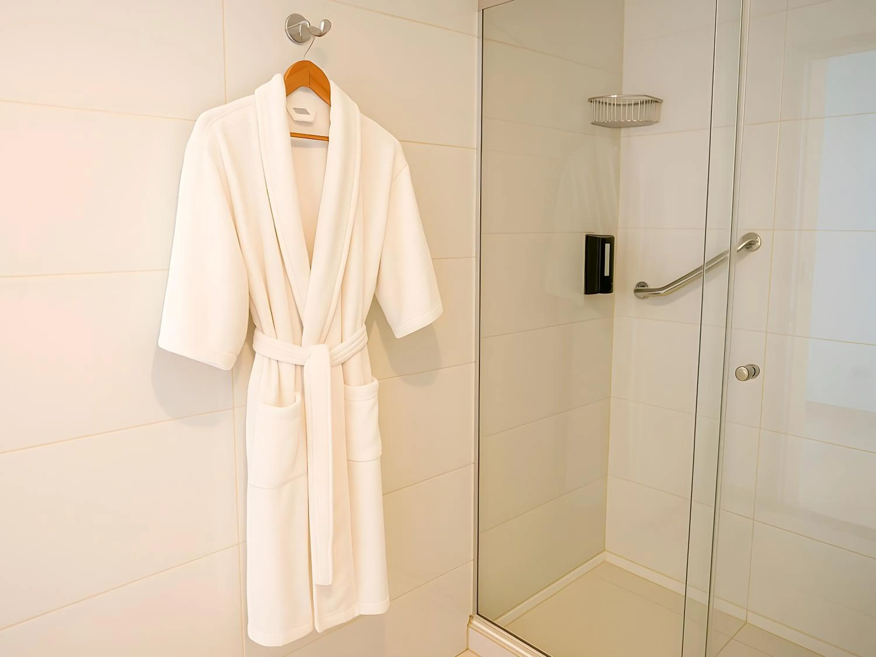 Shower in Apart Hotel Petit Palace Suites