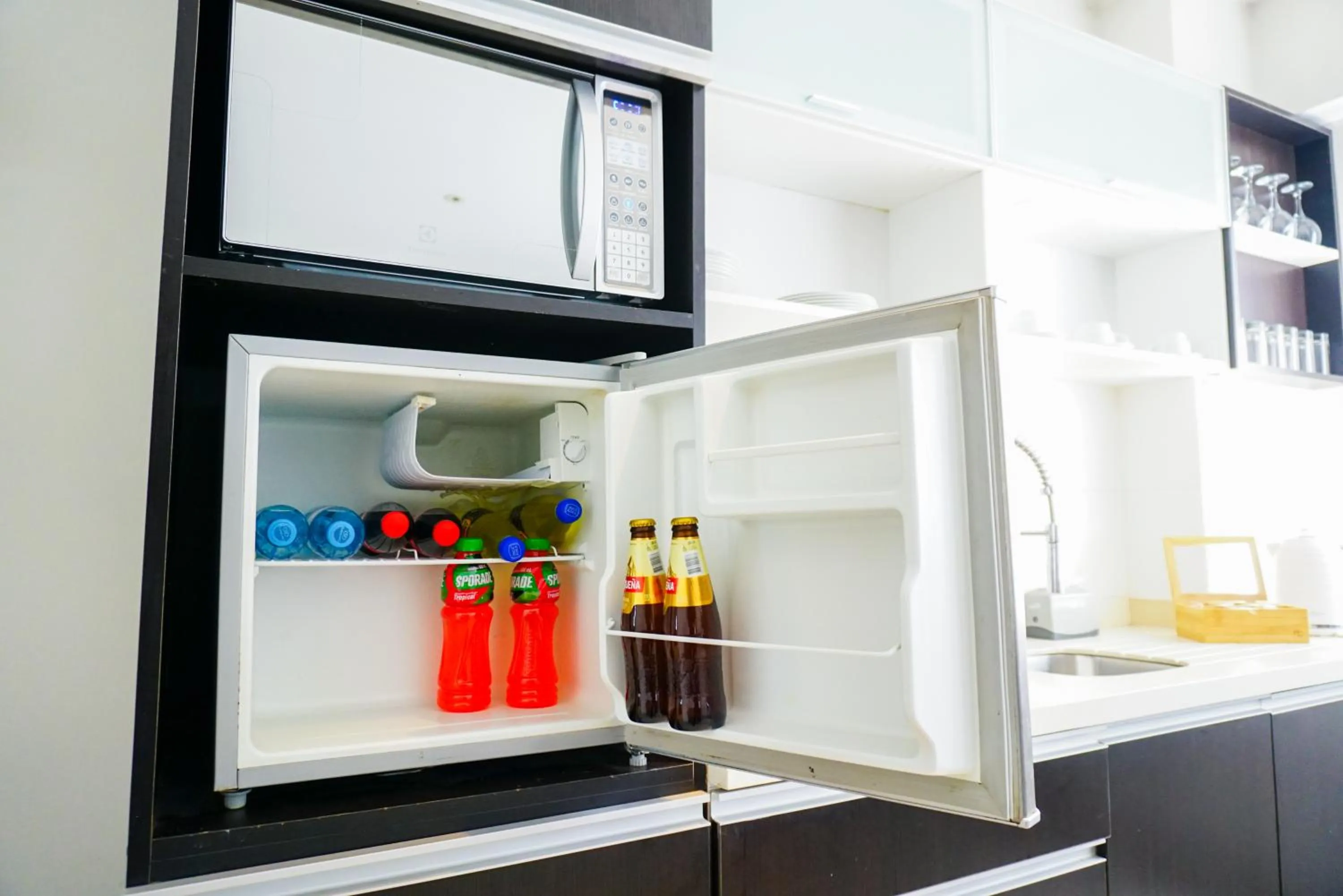 Kitchen or kitchenette in Apart Hotel Petit Palace Suites