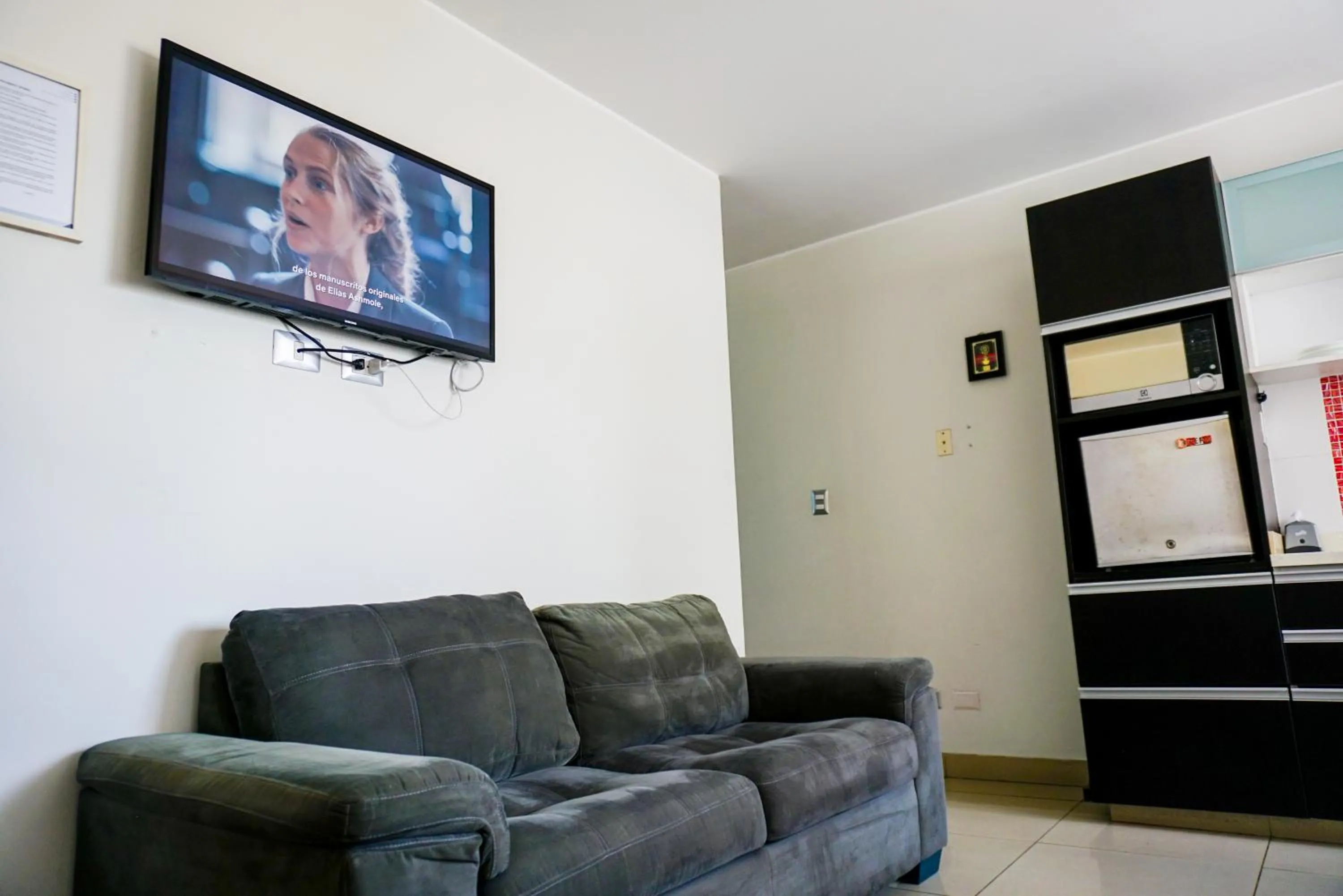 TV and multimedia in Apart Hotel Petit Palace Suites