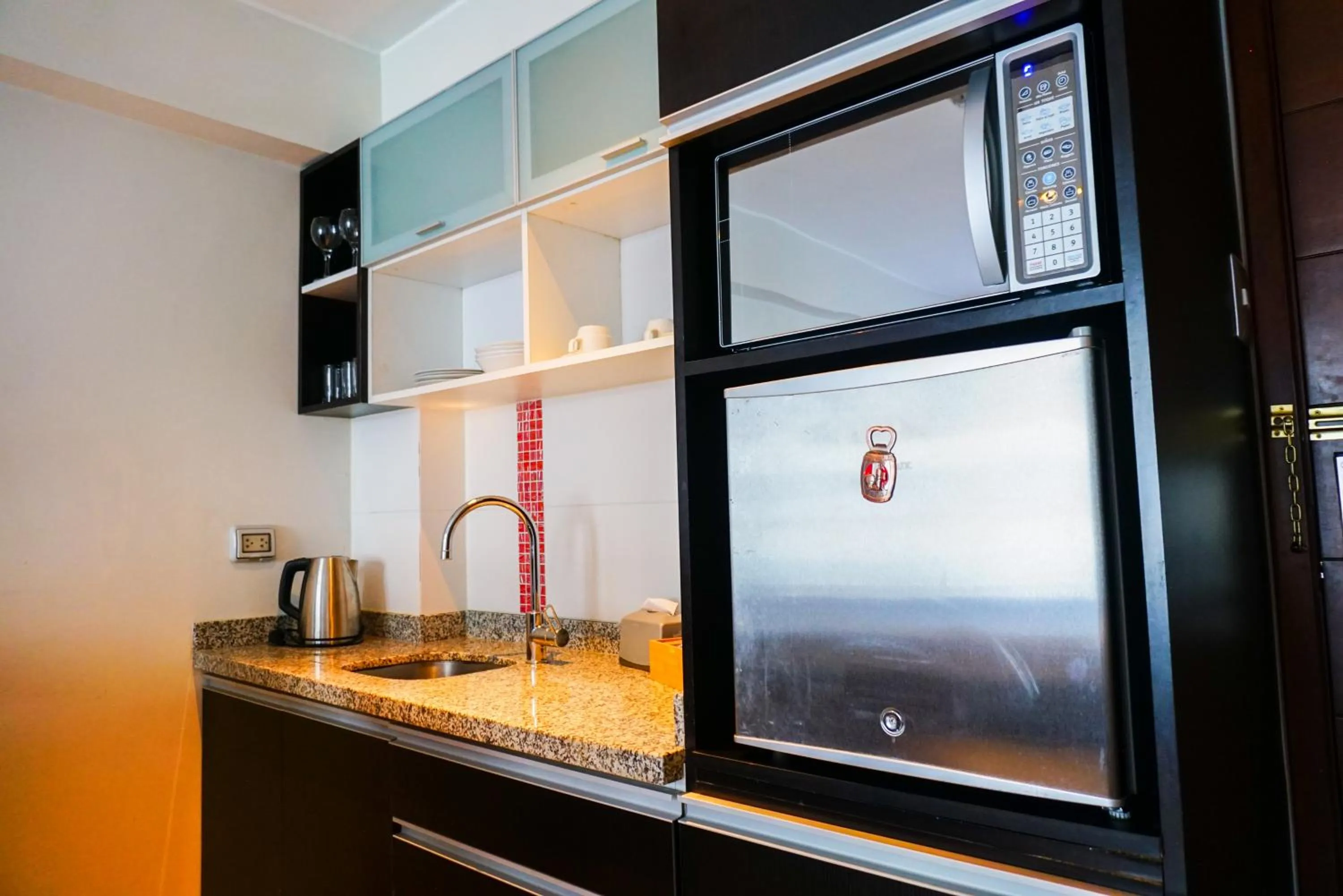 Coffee/tea facilities in Apart Hotel Petit Palace Suites