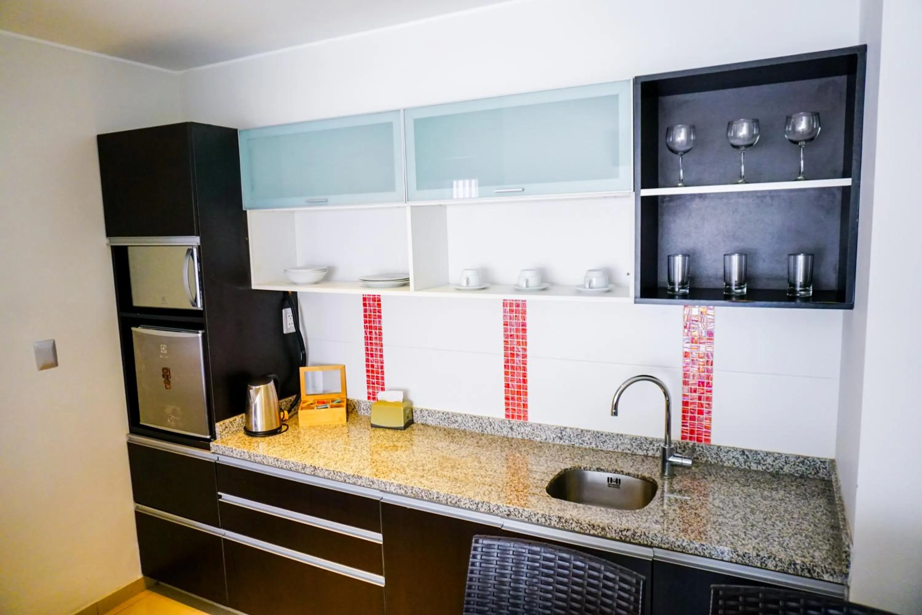 Coffee/tea facilities in Apart Hotel Petit Palace Suites