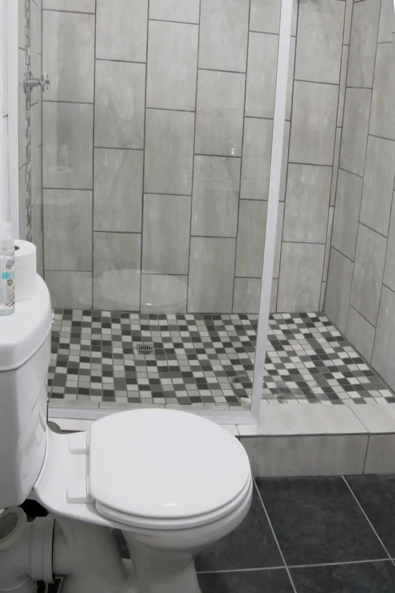 Shower in Arvella Guesthouse