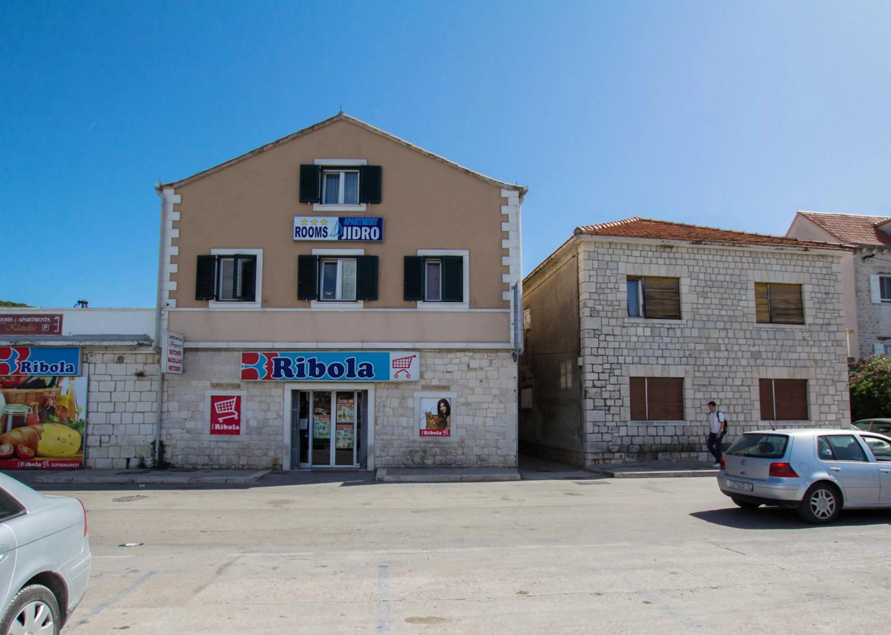 Facade/entrance in Villa Jidro