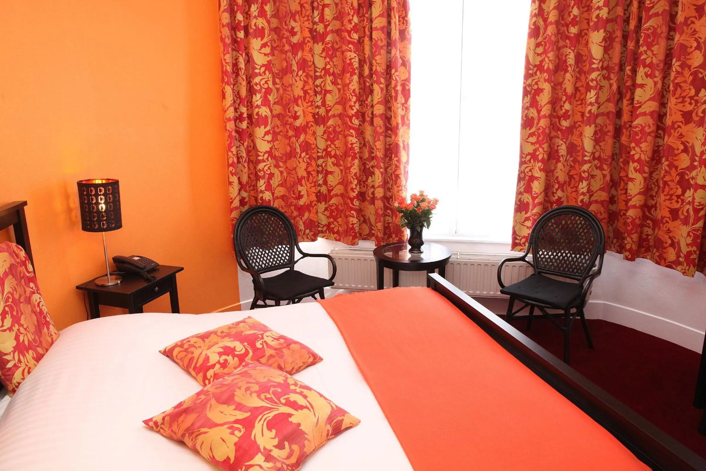 Seating area, Bed in Eurotel