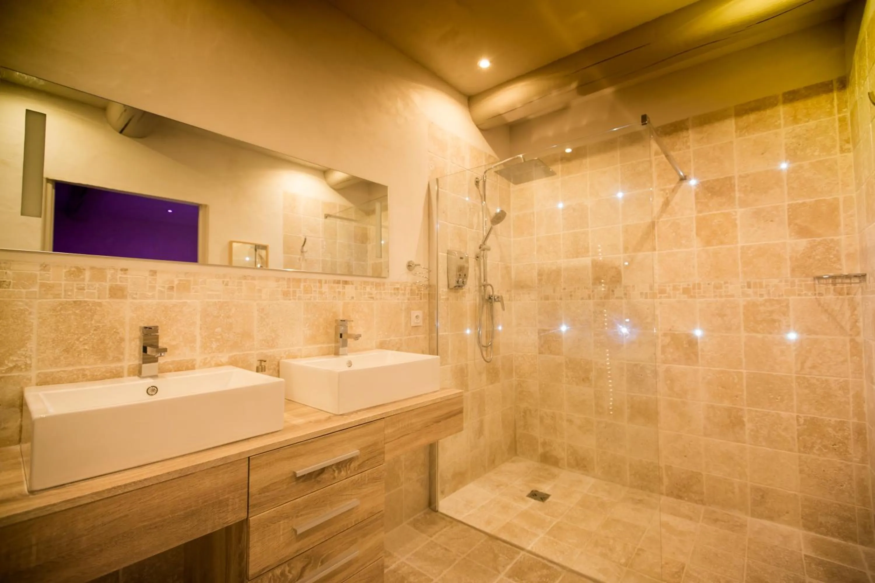 Shower in Abri Cosy - Suite Romantique en Camargue