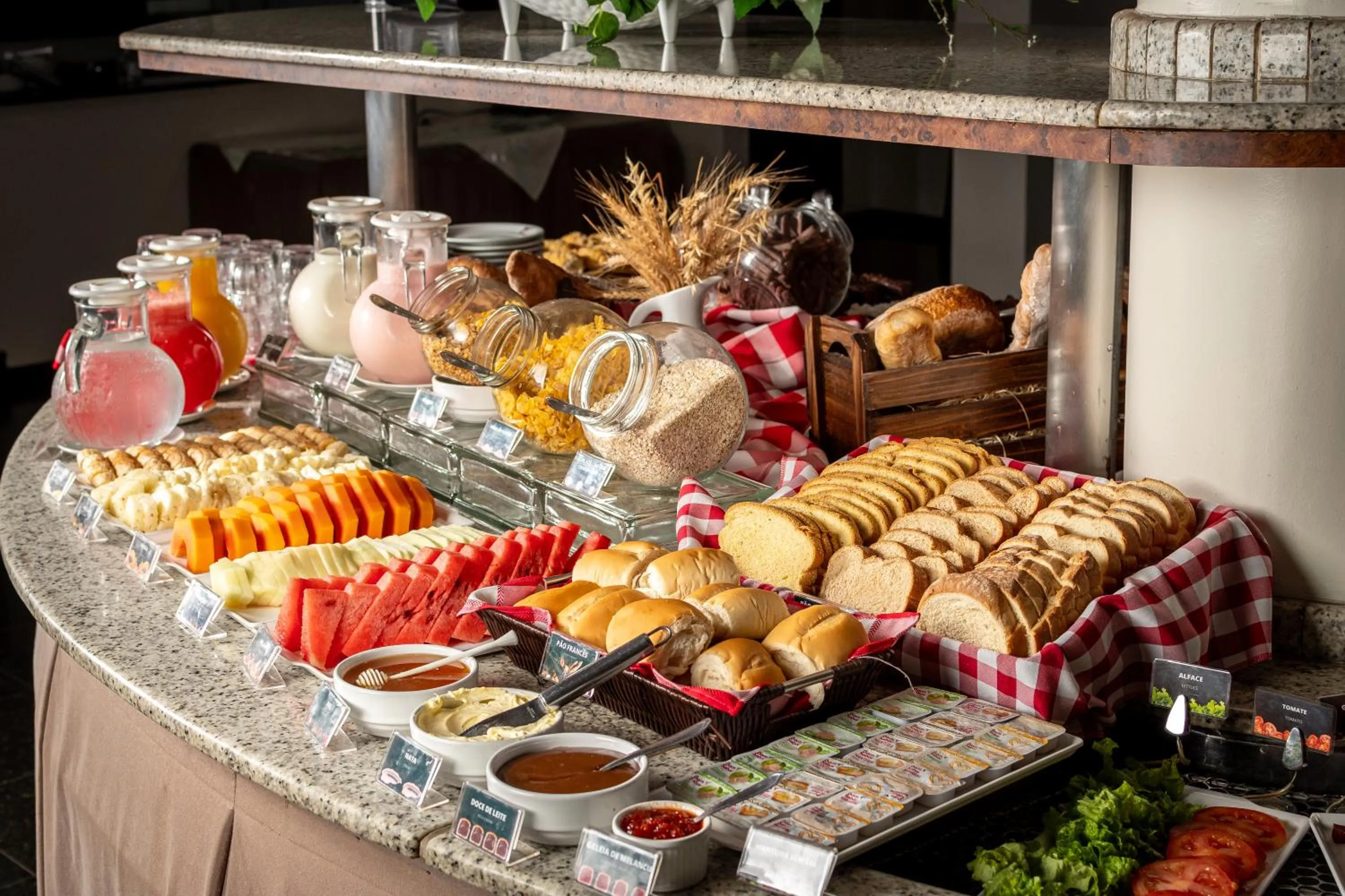 Breakfast in Brivali Hotel e Eventos