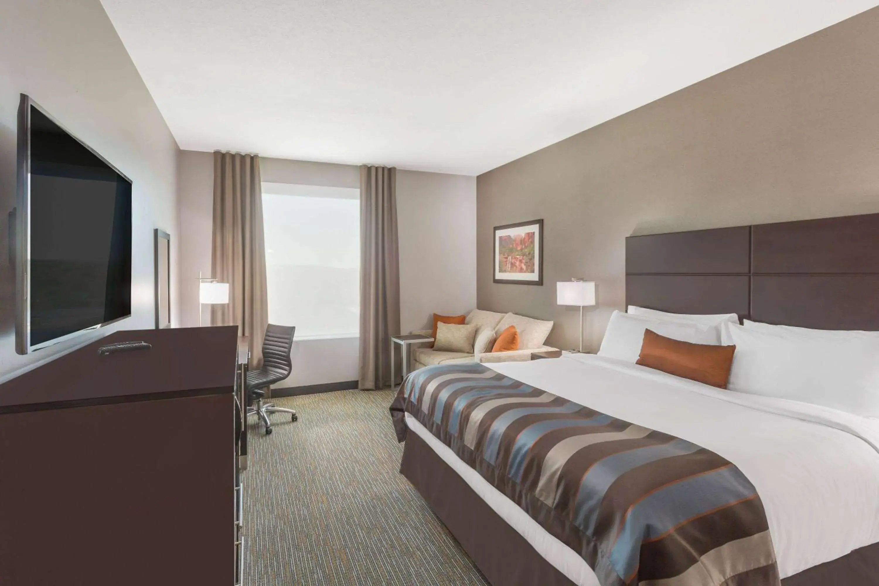 Deluxe King Room - Disability Access/Non-Smoking in Wingate by Wyndham Hurricane Zion National Park Deluxe King Room - Disability Access/Non-Smoking in Wingate by Wyndham Hurricane Zion National Park