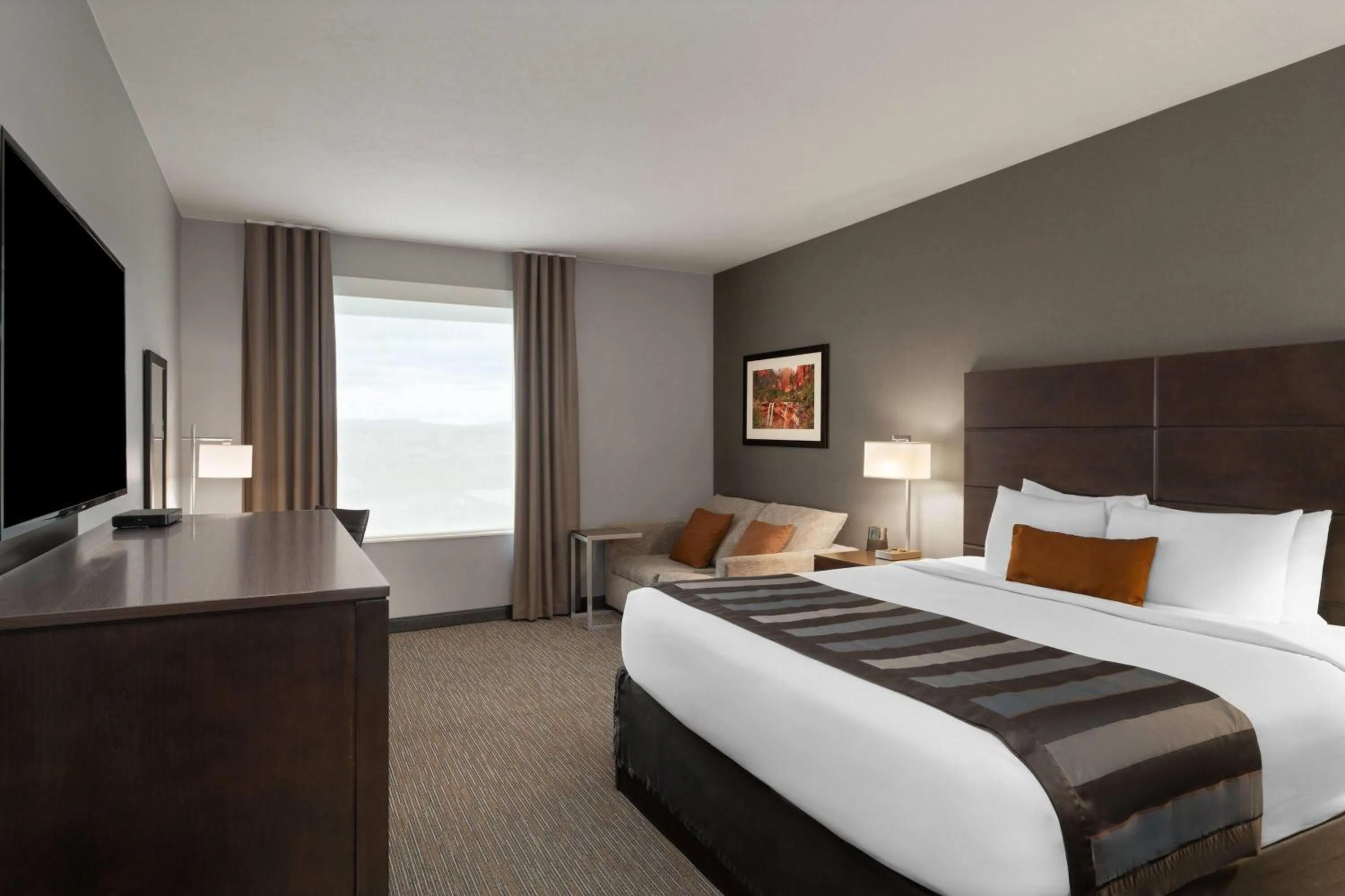 Photo of the whole room, Bed in Wingate by Wyndham Hurricane Zion National Park