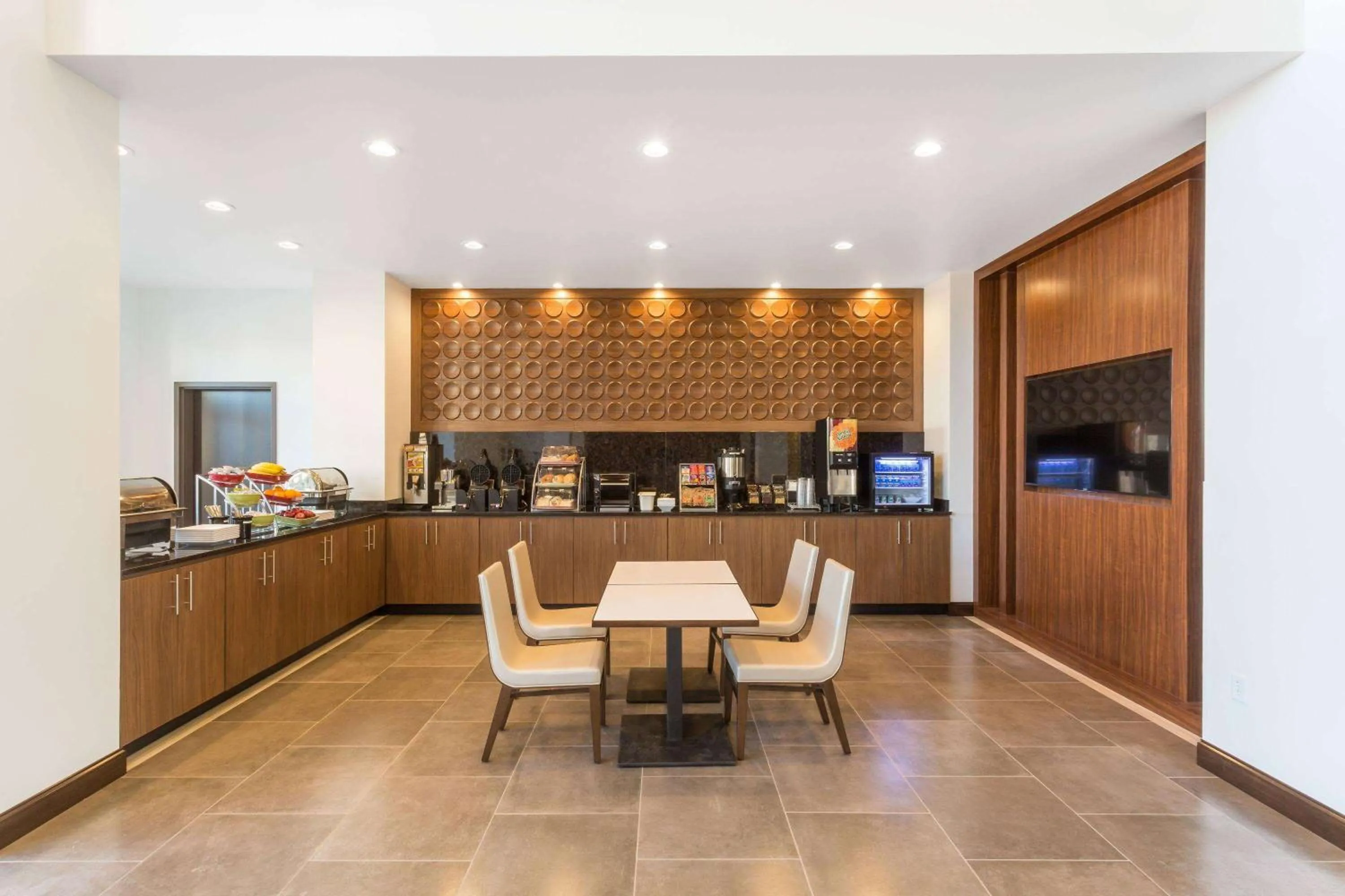 Breakfast in Wingate by Wyndham Hurricane Zion National Park