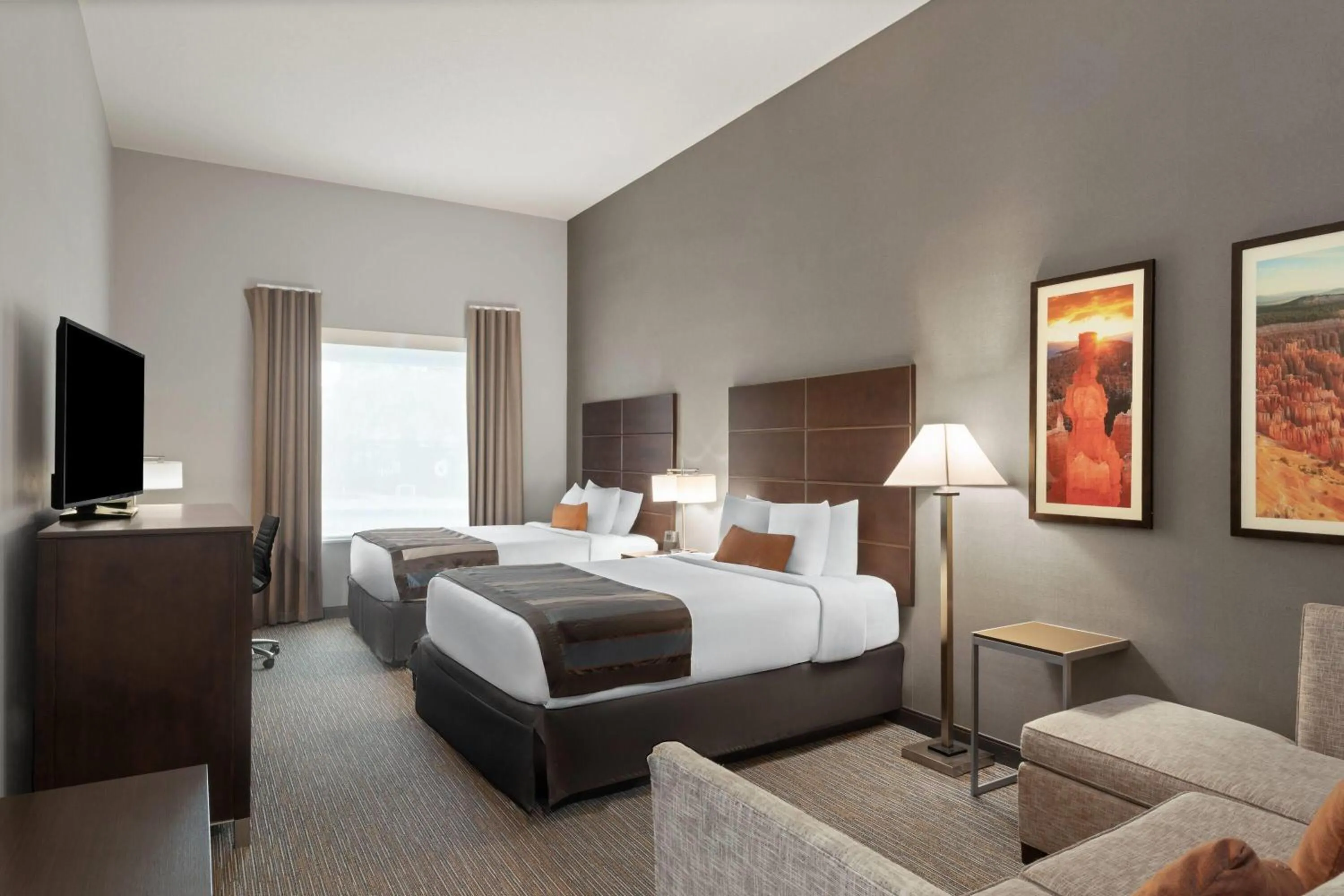 Photo of the whole room, Bed in Wingate by Wyndham Hurricane Zion National Park