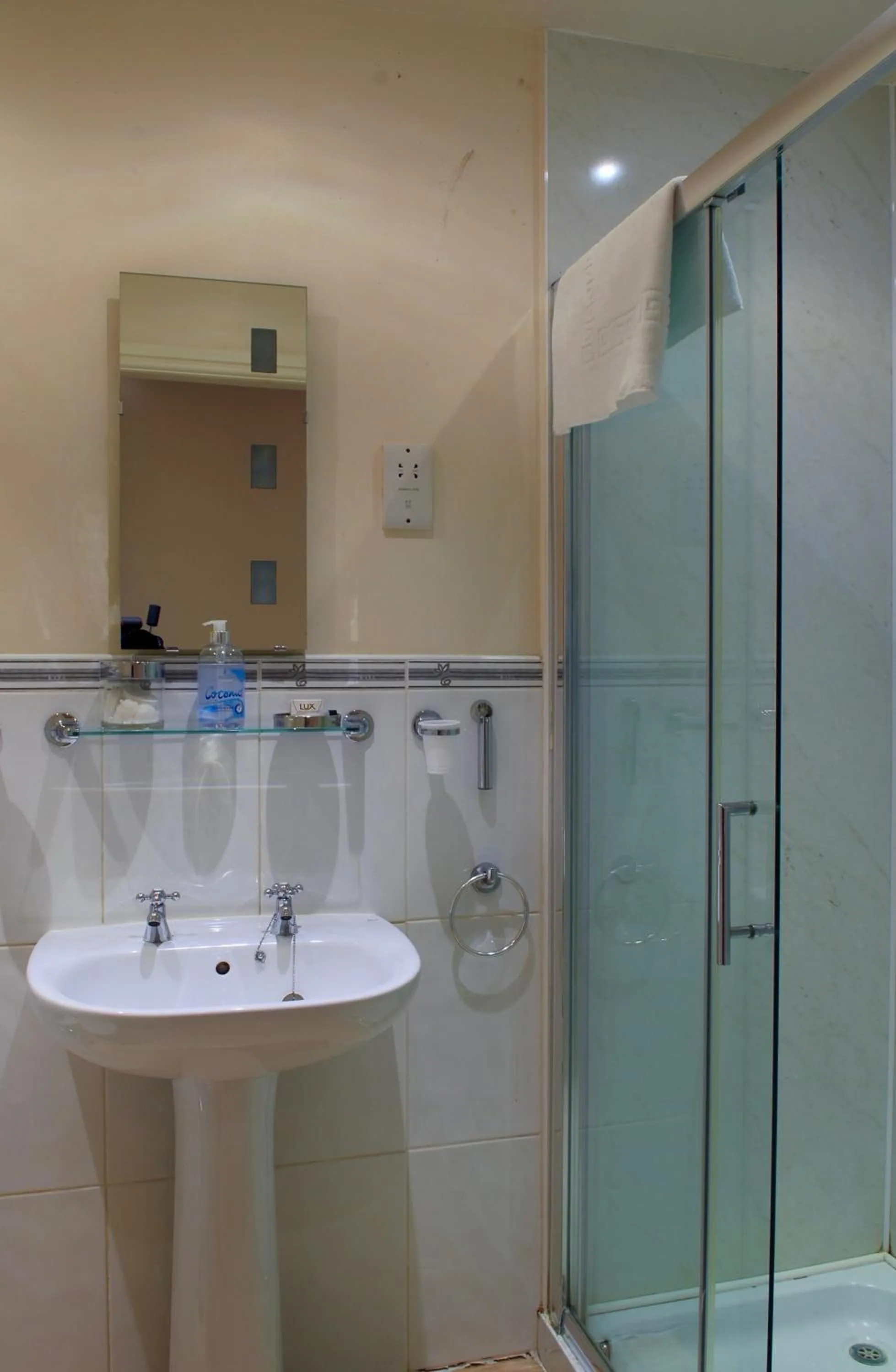 Shower in Glenlossie Guest House