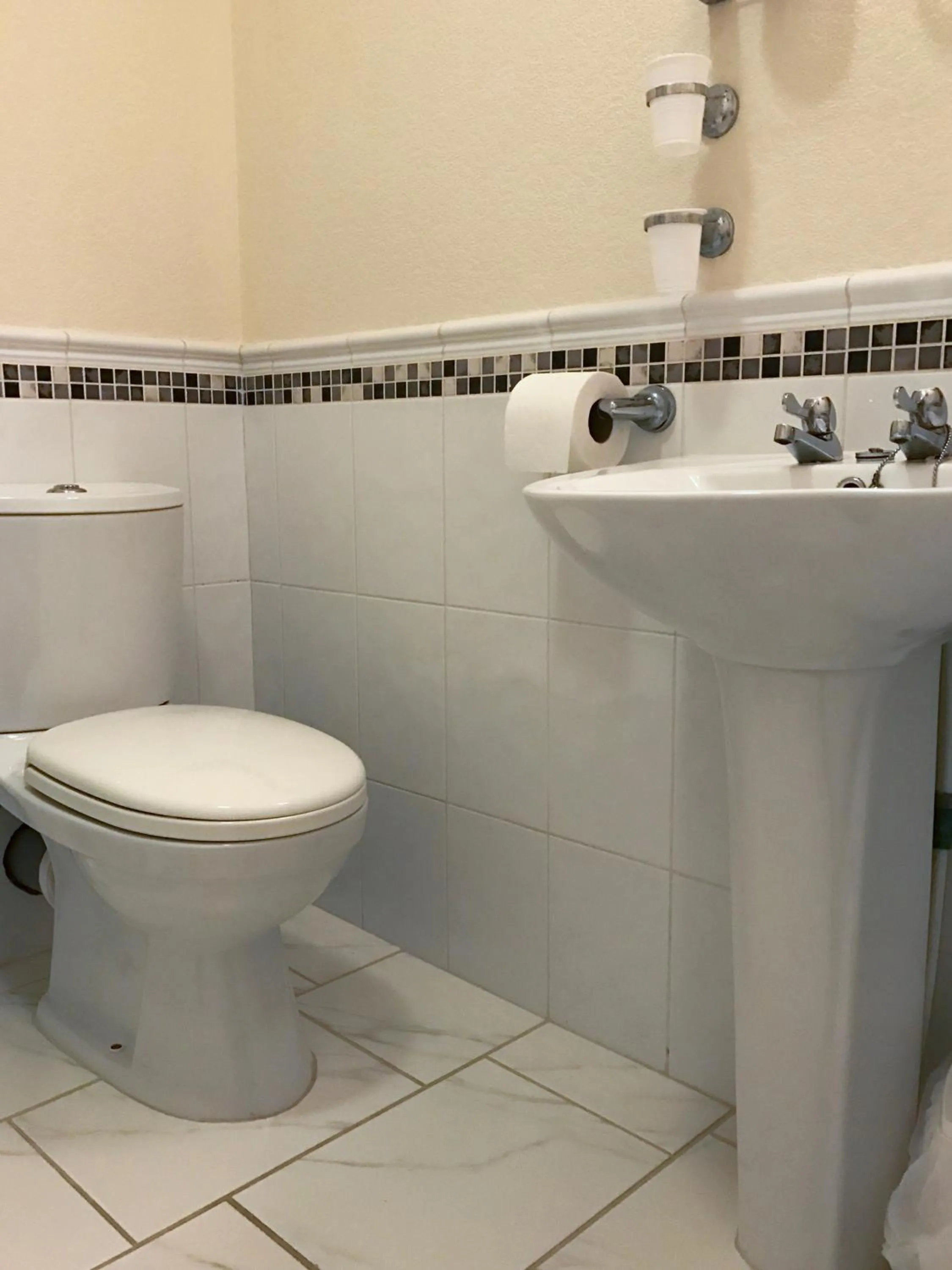 Toilet in Glenlossie Guest House